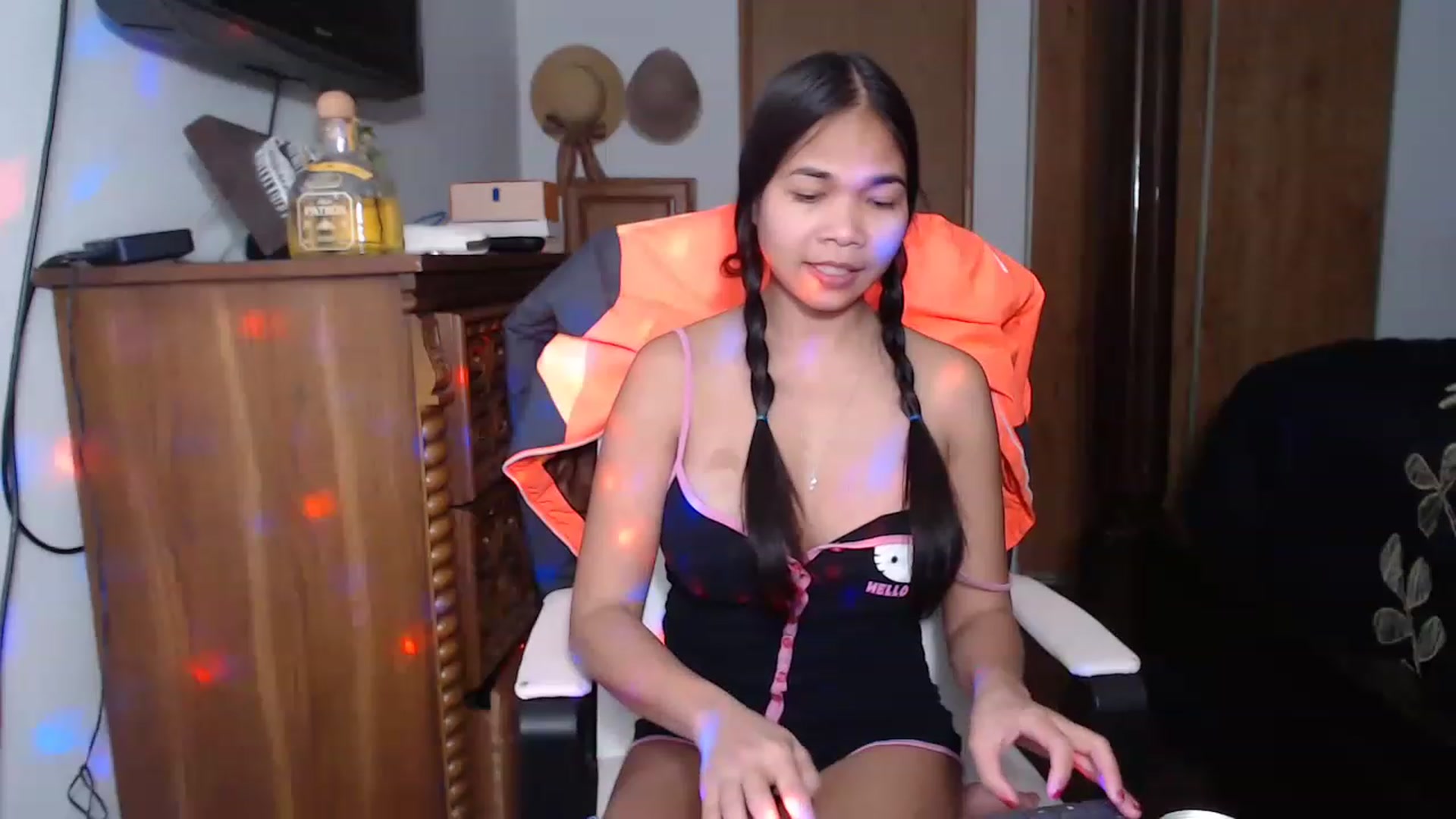 Gallery image thumbnail from Littlekai2023's myfreecams stream on, 04/26/2023, 02:48 image 7 of 20