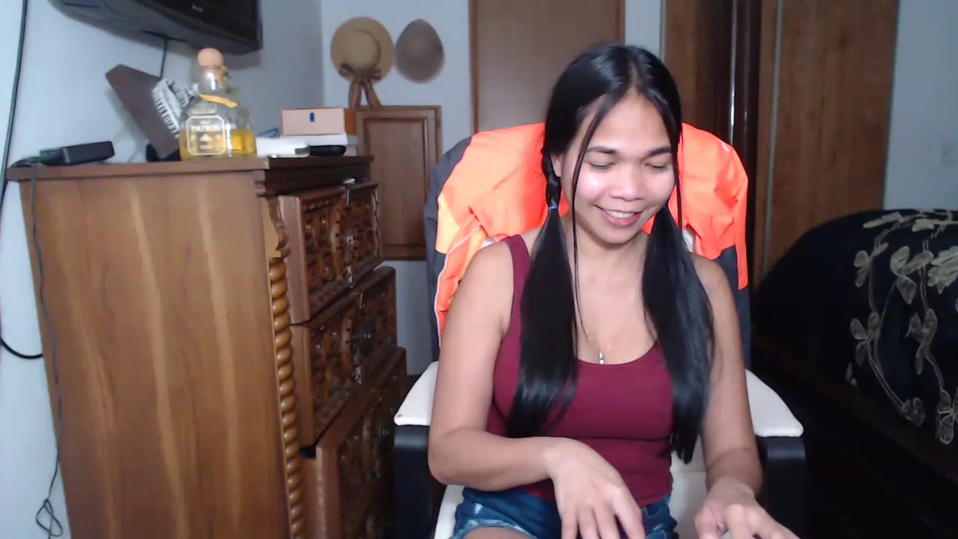 Gallery image thumbnail from Littlekai2023's myfreecams stream on, 04/27/2023, 01:37 image 12 of 20