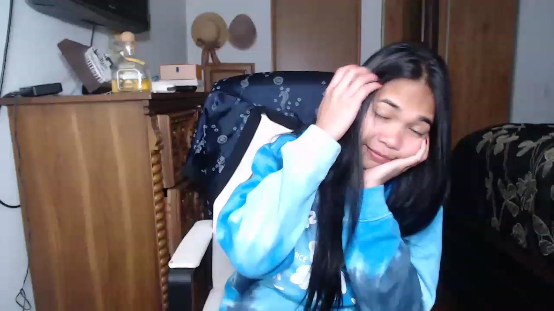 Gallery image thumbnail from Littlekai2023's myfreecams stream on, 04/28/2023, 03:49 image 12 of 20