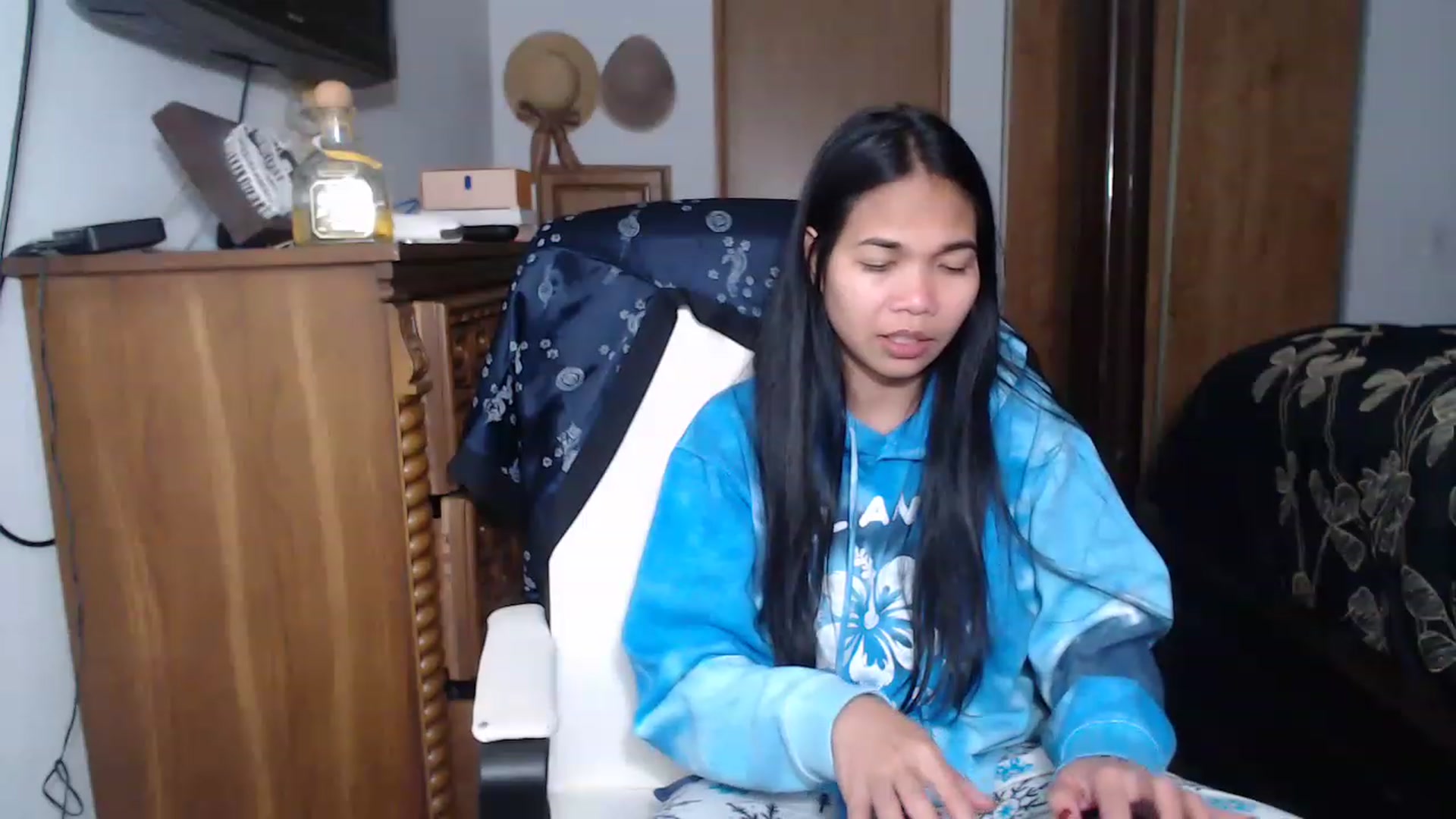 Gallery image thumbnail from Littlekai2023's myfreecams stream on, 04/28/2023, 03:49 image 17 of 20