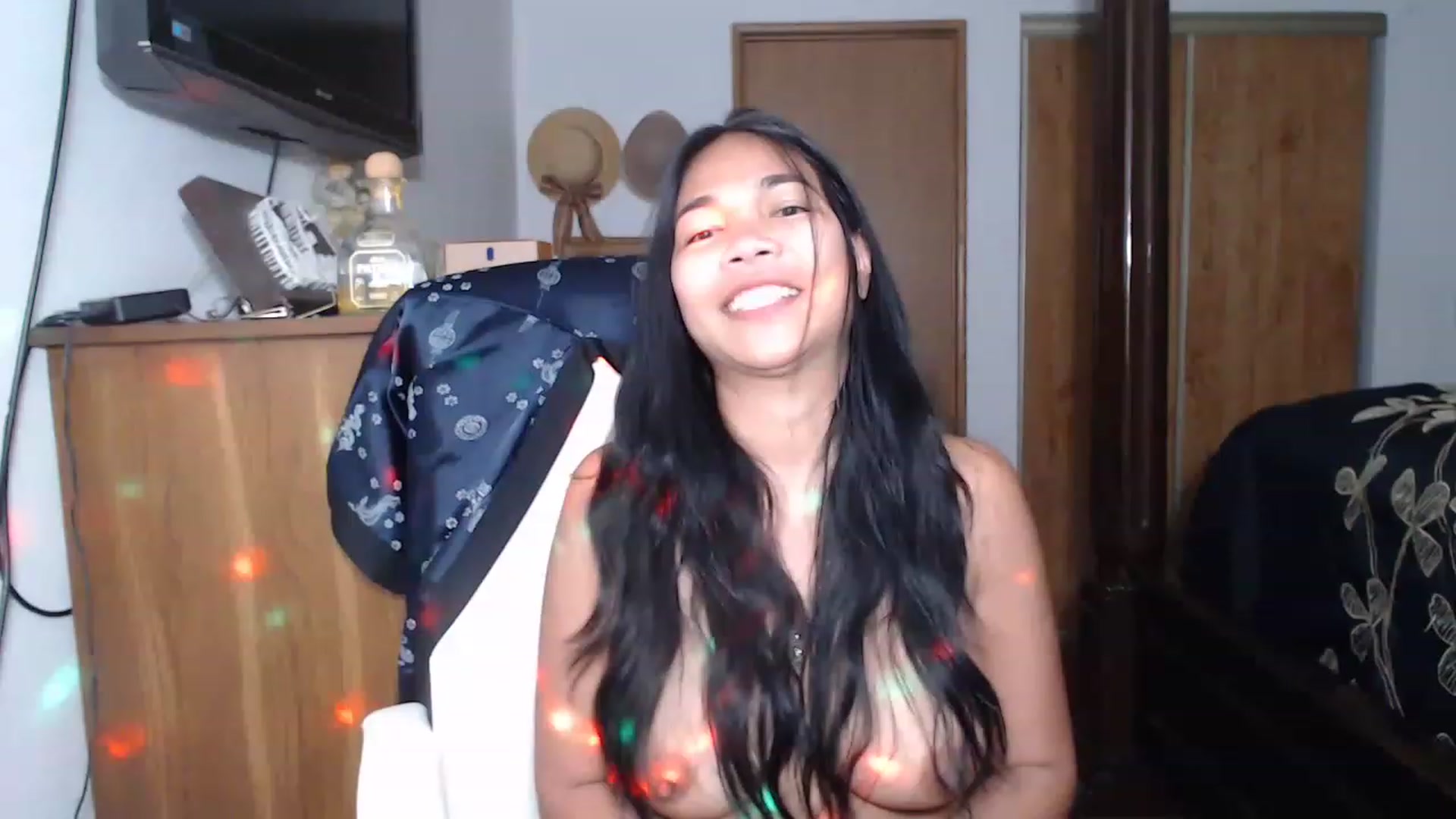 Gallery image thumbnail from Littlekai2023's myfreecams stream on, 04/30/2023, 04:51 image 1 of 20