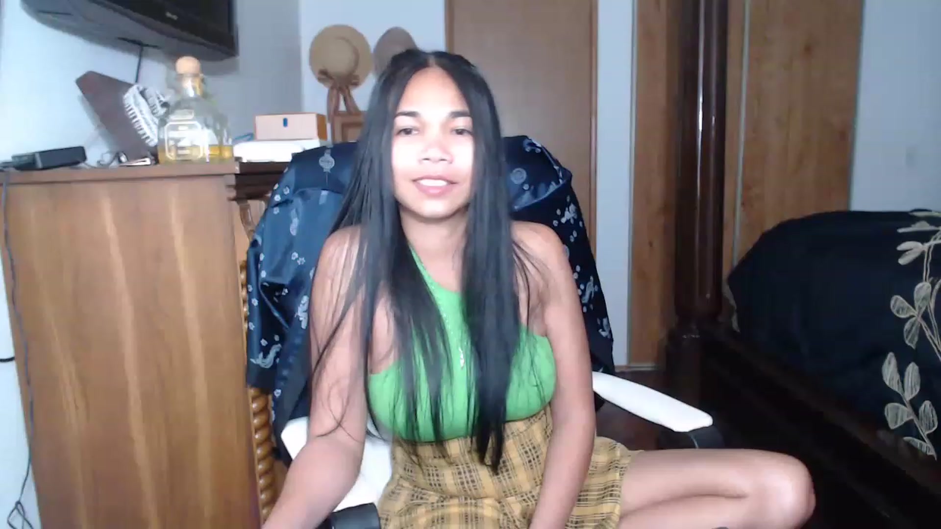 Gallery image thumbnail from Littlekai2023's myfreecams stream on, 04/30/2023, 22:23 image 5 of 20