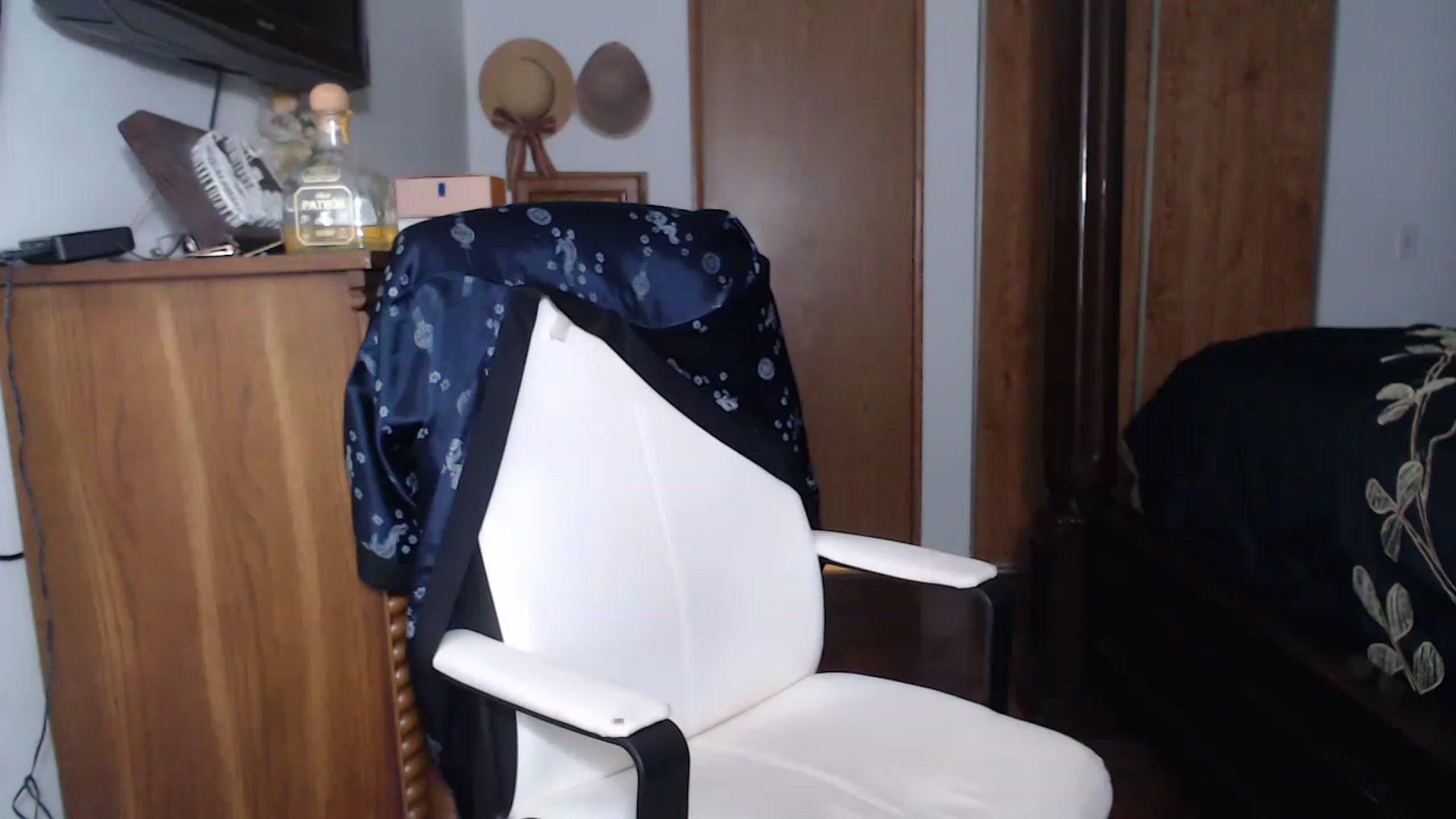Gallery image thumbnail from Littlekai2023's myfreecams stream on, 04/30/2023, 22:23 image 14 of 20