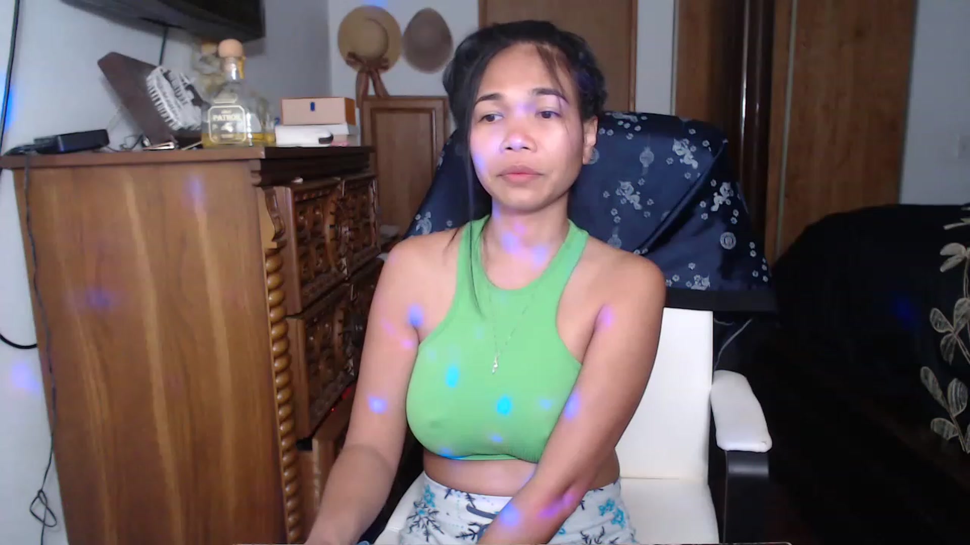 Gallery image thumbnail from Littlekai2023's myfreecams stream on, 05/01/2023, 24:20 image 2 of 20