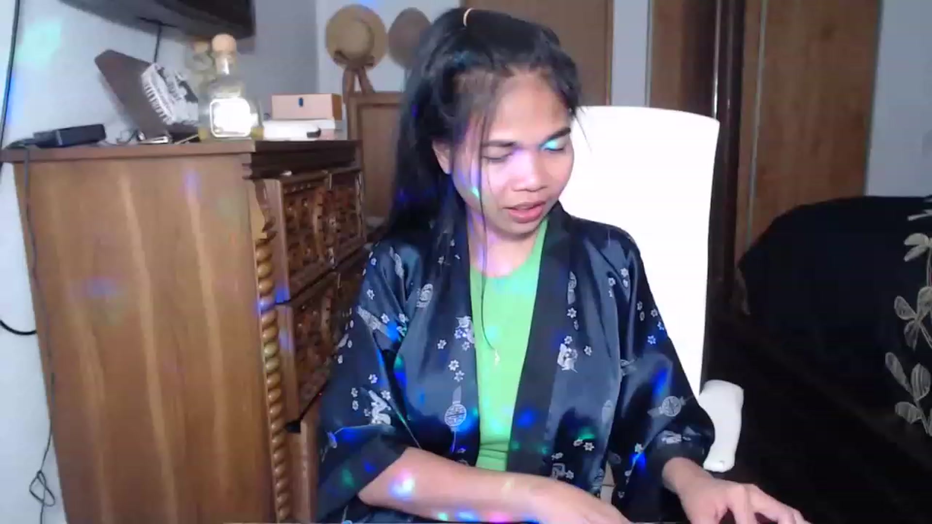 Gallery image thumbnail from Littlekai2023's myfreecams stream on, 05/01/2023, 24:20 image 13 of 20