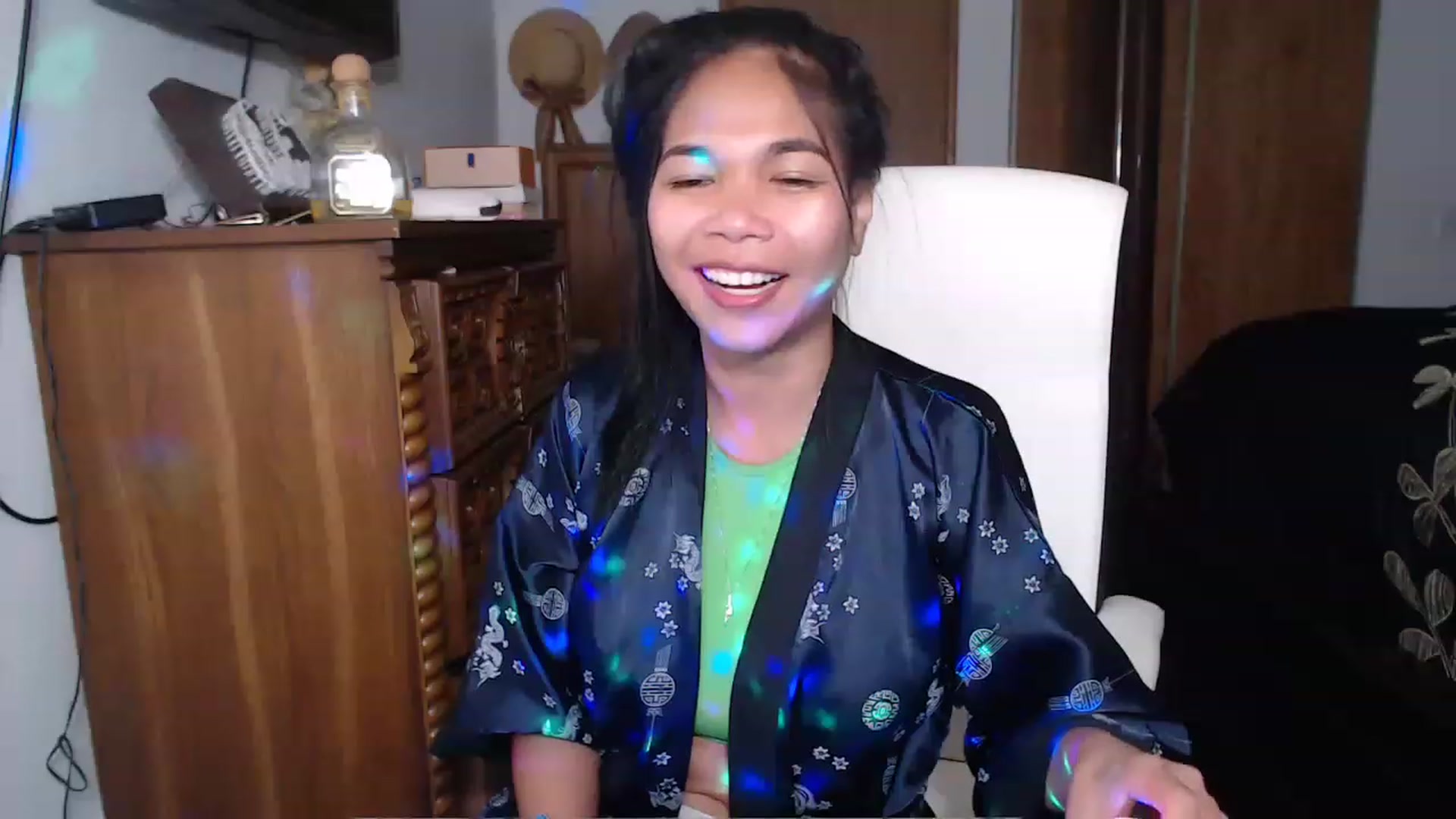 Gallery image thumbnail from Littlekai2023's myfreecams stream on, 05/01/2023, 24:20 image 14 of 20
