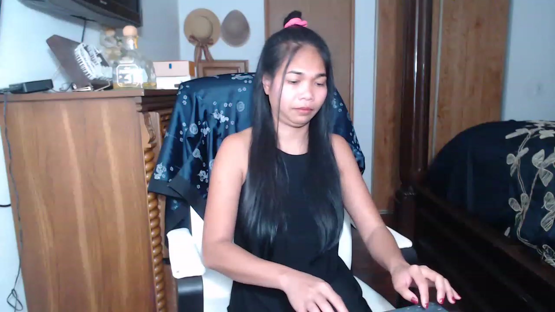 Gallery image thumbnail from Littlekai2023's myfreecams stream on, 05/02/2023, 24:04 image 17 of 20