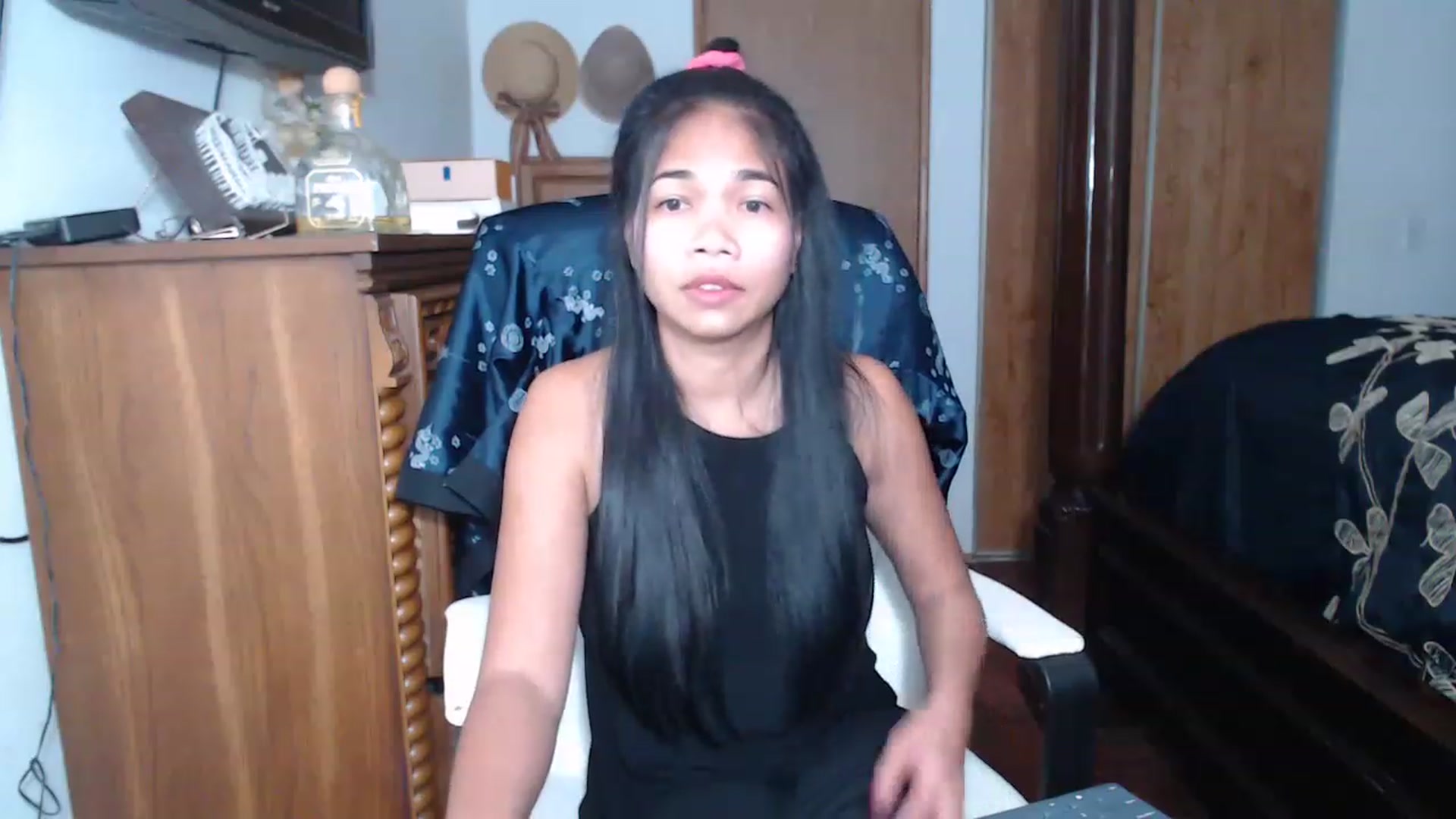 Gallery image thumbnail from Littlekai2023's myfreecams stream on, 05/02/2023, 24:04 image 12 of 20