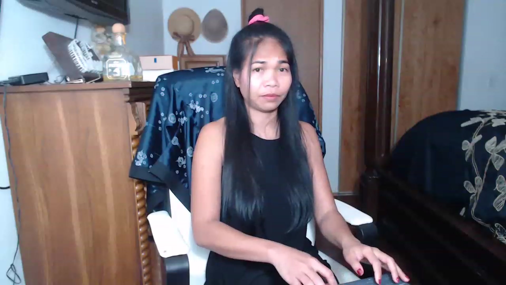 Gallery image thumbnail from Littlekai2023's myfreecams stream on, 05/02/2023, 24:04 image 14 of 20