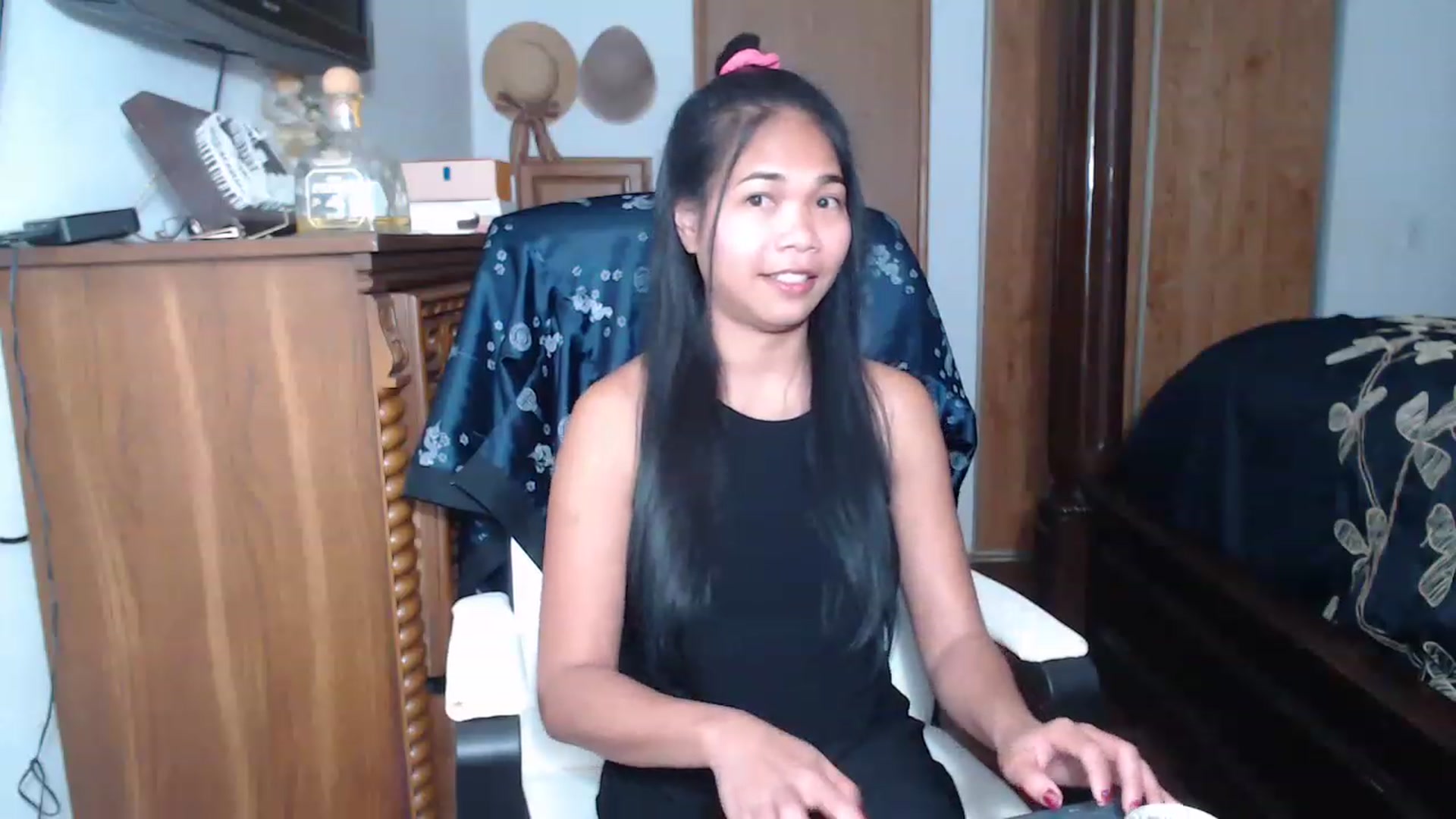 Gallery image thumbnail from Littlekai2023's myfreecams stream on, 05/02/2023, 24:04 image 16 of 20