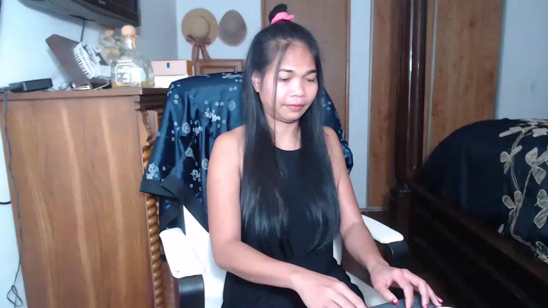 Gallery image thumbnail from Littlekai2023's myfreecams stream on, 05/02/2023, 24:04 image 11 of 20