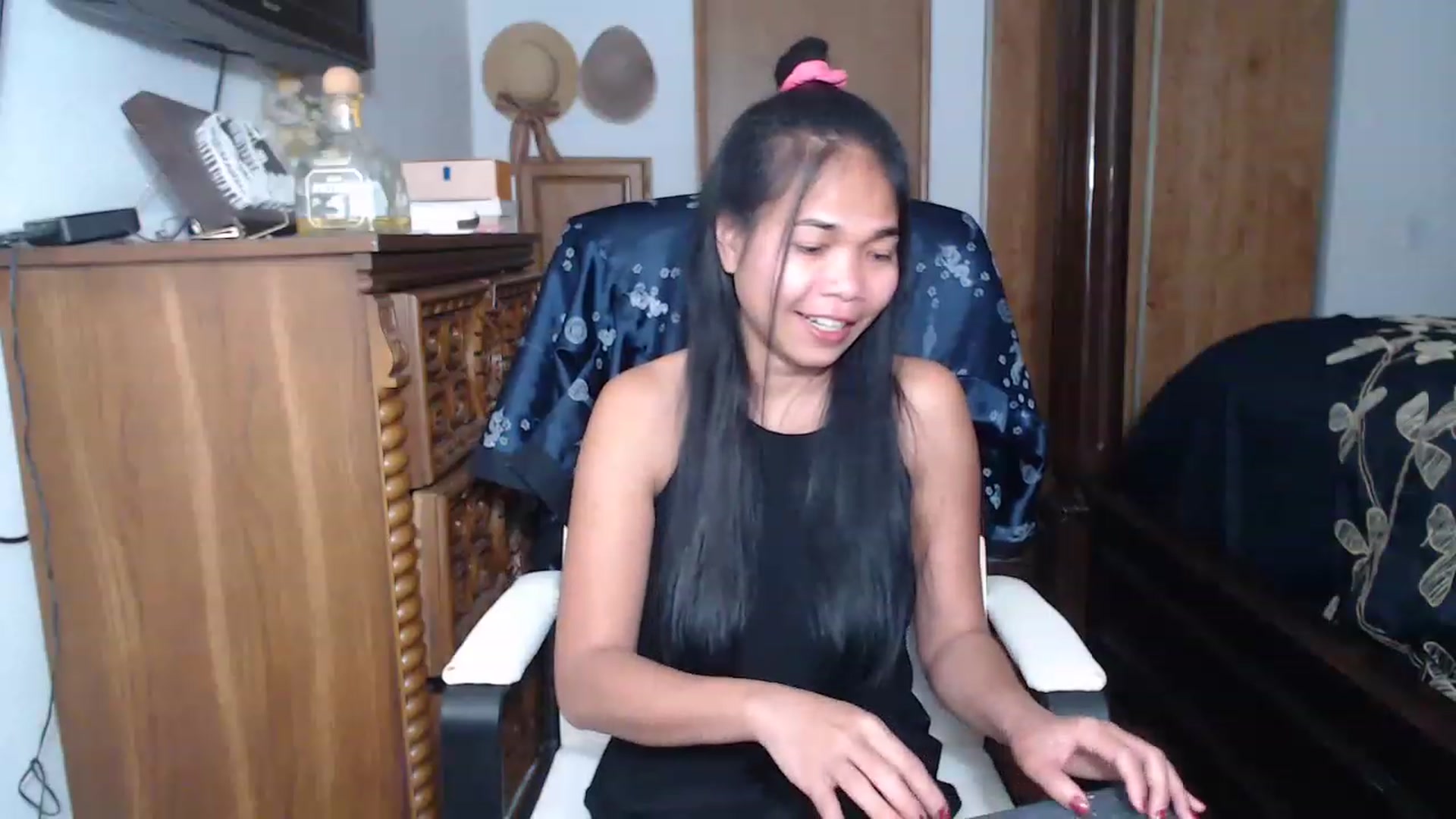 Gallery image thumbnail from Littlekai2023's myfreecams stream on, 05/02/2023, 24:04 image 15 of 20