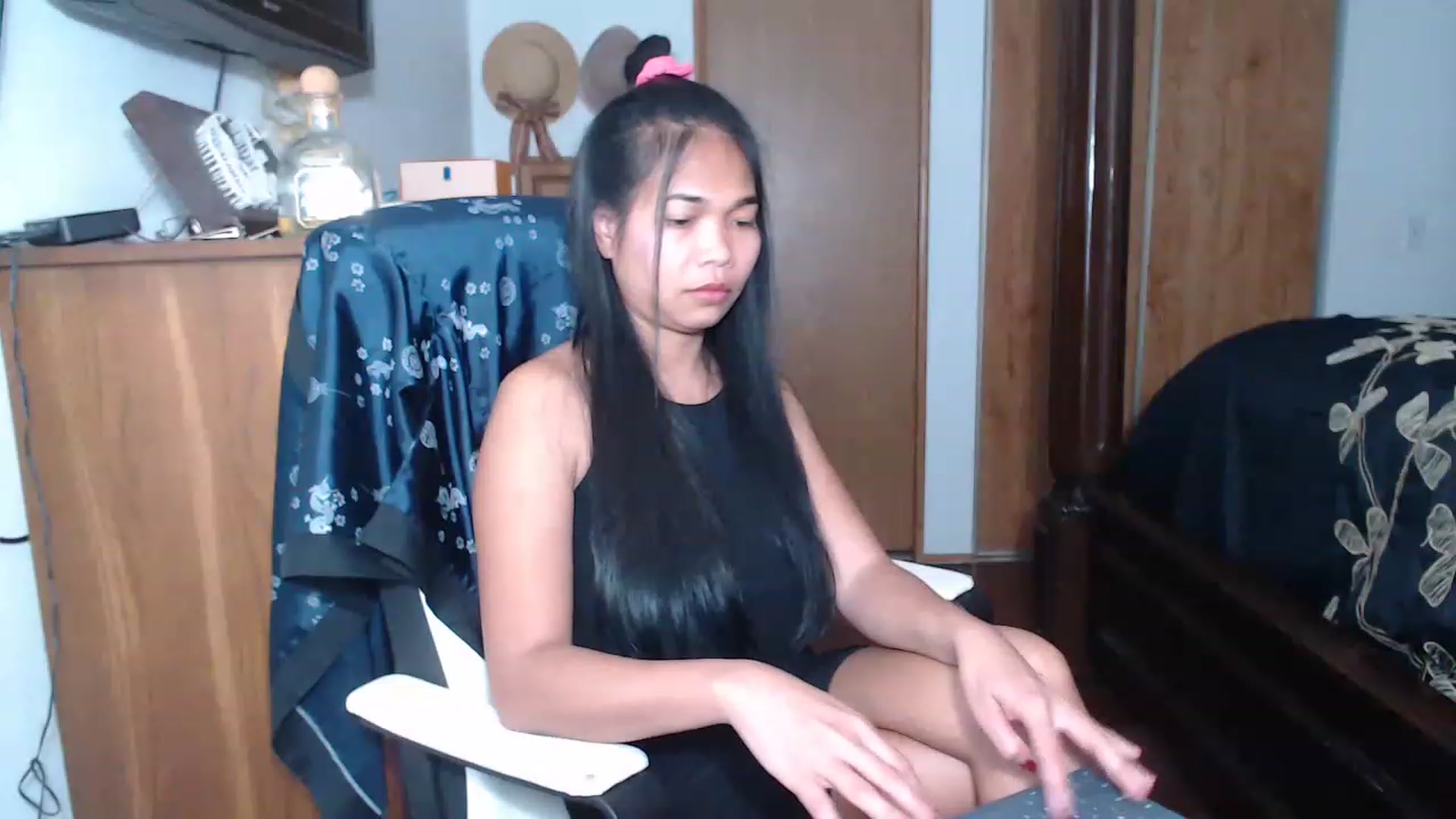 Gallery image thumbnail from Littlekai2023's myfreecams stream on, 05/02/2023, 24:04 image 8 of 20
