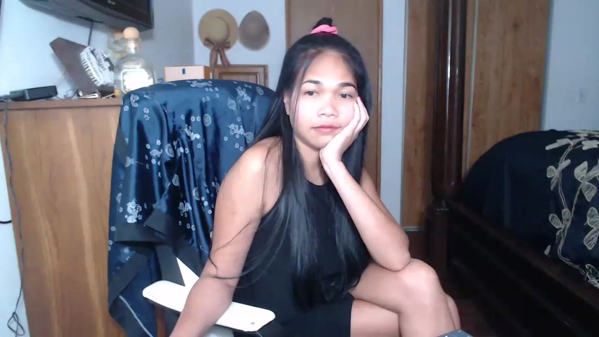 Gallery image thumbnail from Littlekai2023's myfreecams stream on, 05/02/2023, 24:04 image 4 of 20