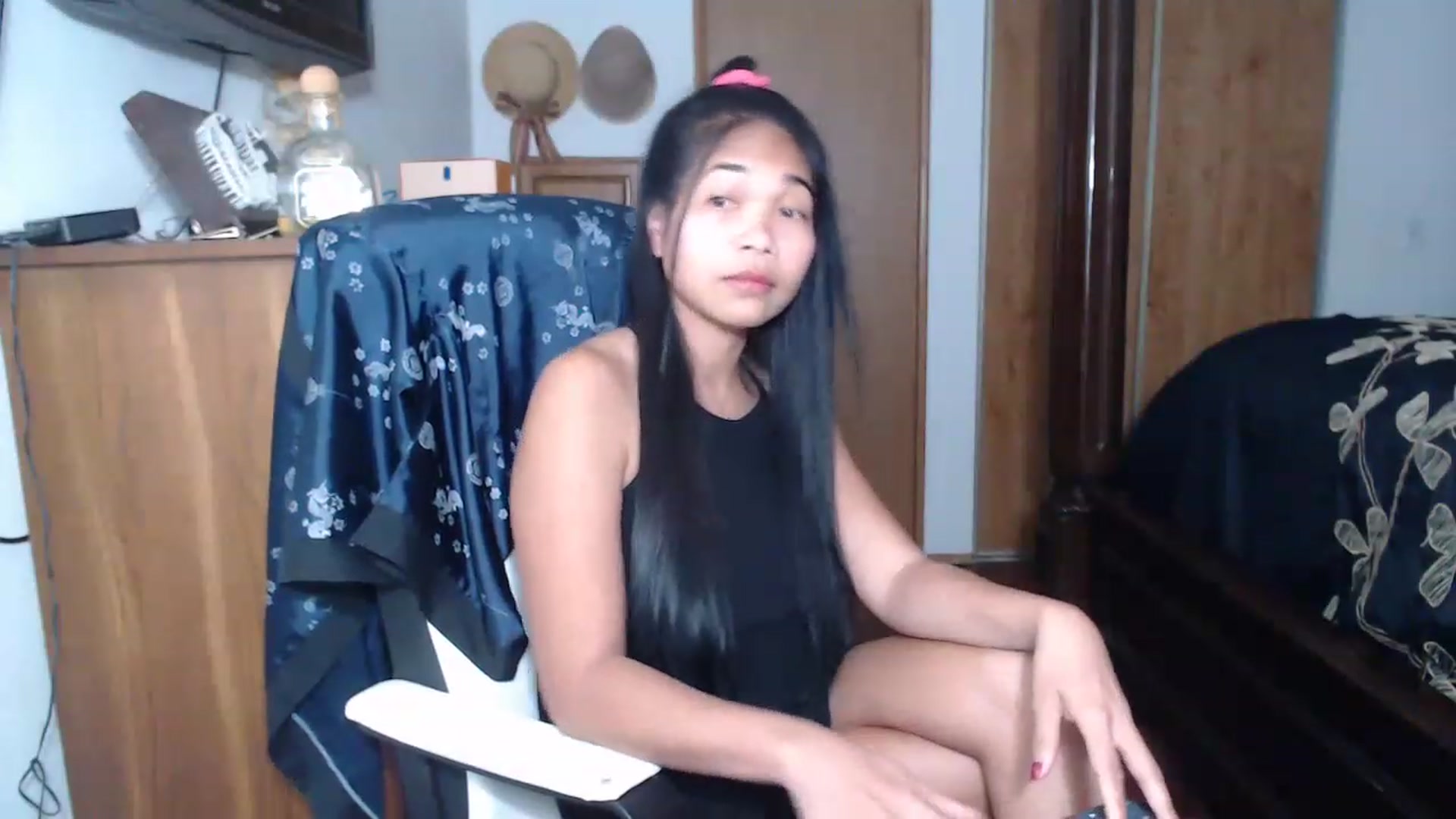 Gallery image thumbnail from Littlekai2023's myfreecams stream on, 05/02/2023, 24:04 image 7 of 20