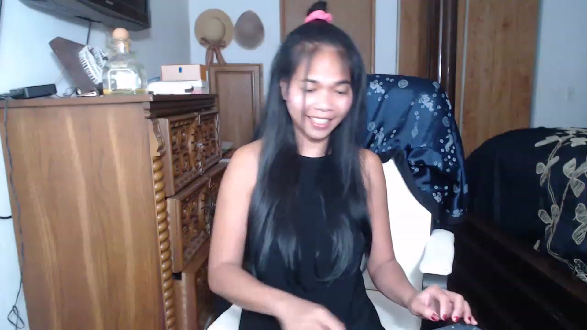 Gallery image thumbnail from Littlekai2023's myfreecams stream on, 05/02/2023, 24:04 image 19 of 20
