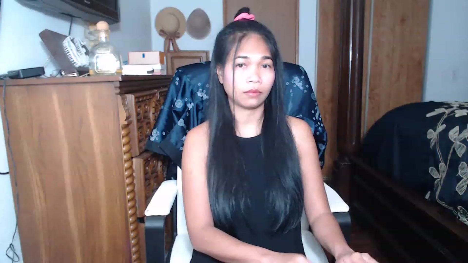 Gallery image thumbnail from Littlekai2023's myfreecams stream on, 05/02/2023, 24:04 image 2 of 20