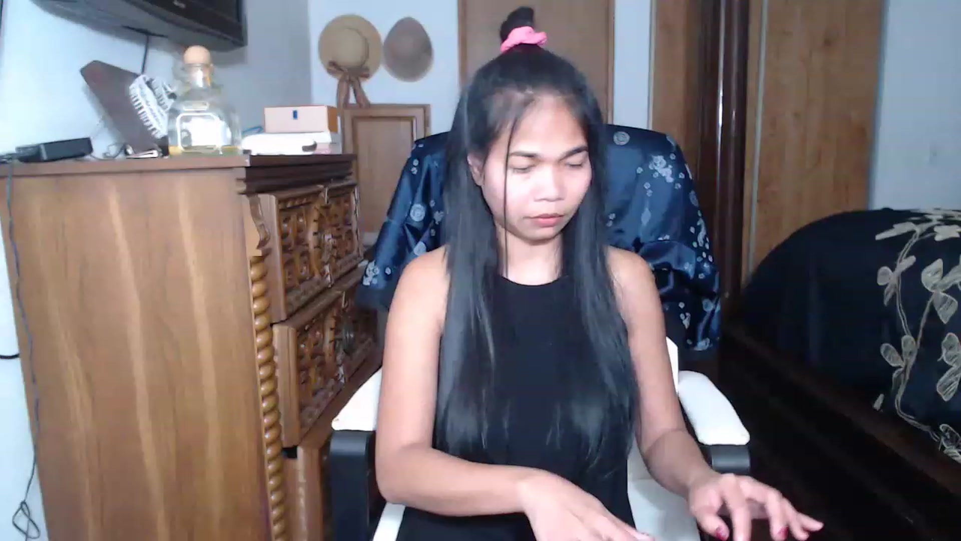 Gallery image thumbnail from Littlekai2023's myfreecams stream on, 05/02/2023, 24:34 image 6 of 20