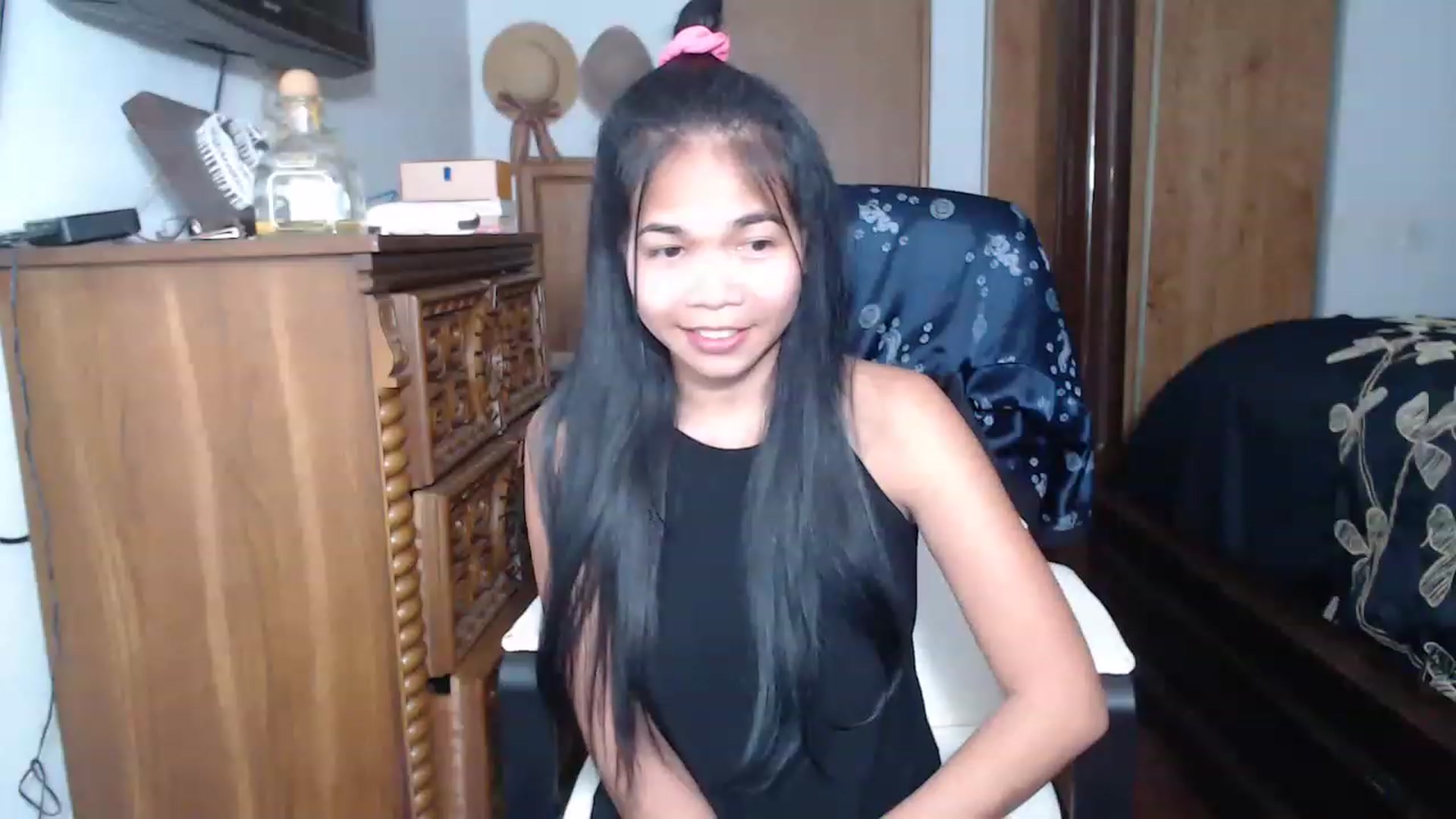 Gallery image thumbnail from Littlekai2023's myfreecams stream on, 05/02/2023, 24:34 image 17 of 20