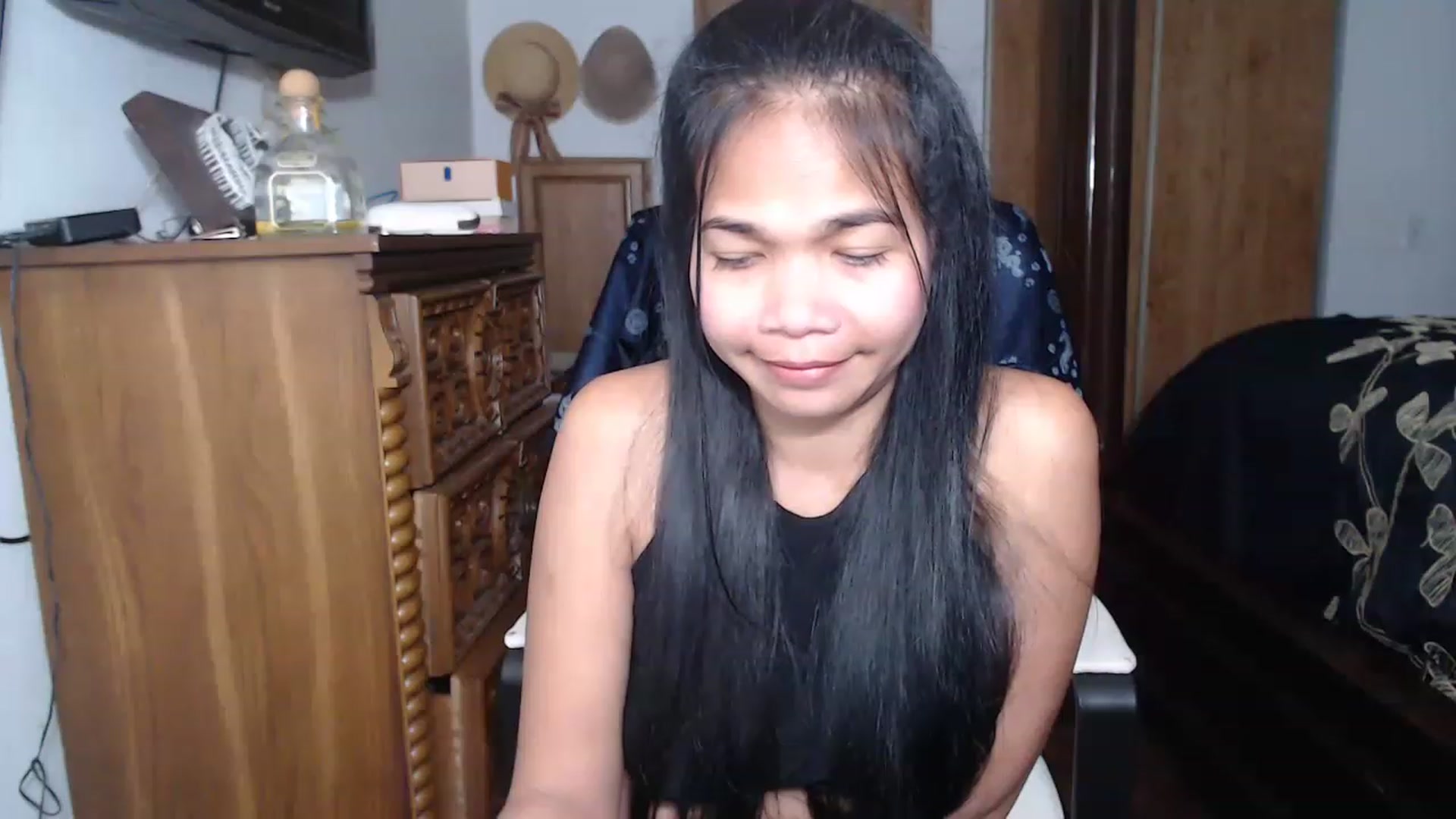 Gallery image thumbnail from Littlekai2023's myfreecams stream on, 05/02/2023, 24:34 image 15 of 20