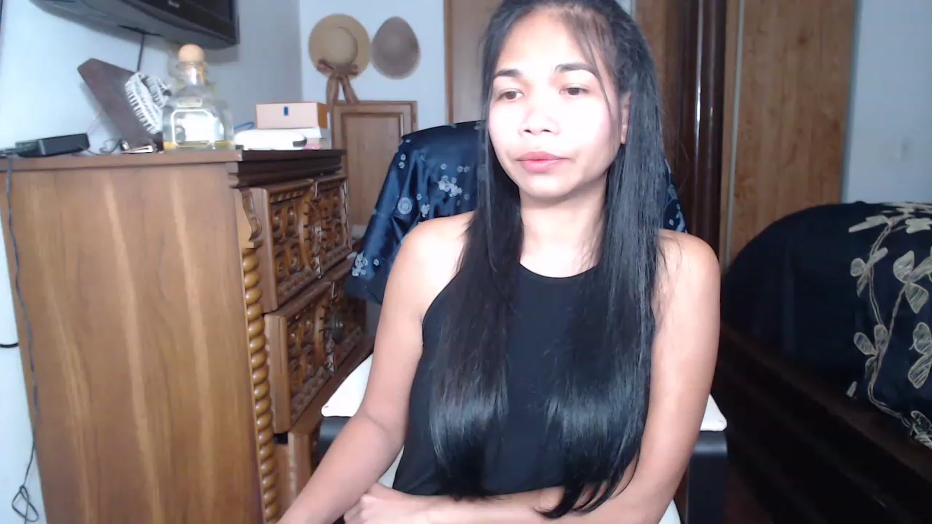 Gallery image thumbnail from Littlekai2023's myfreecams stream on, 05/02/2023, 24:34 image 8 of 20