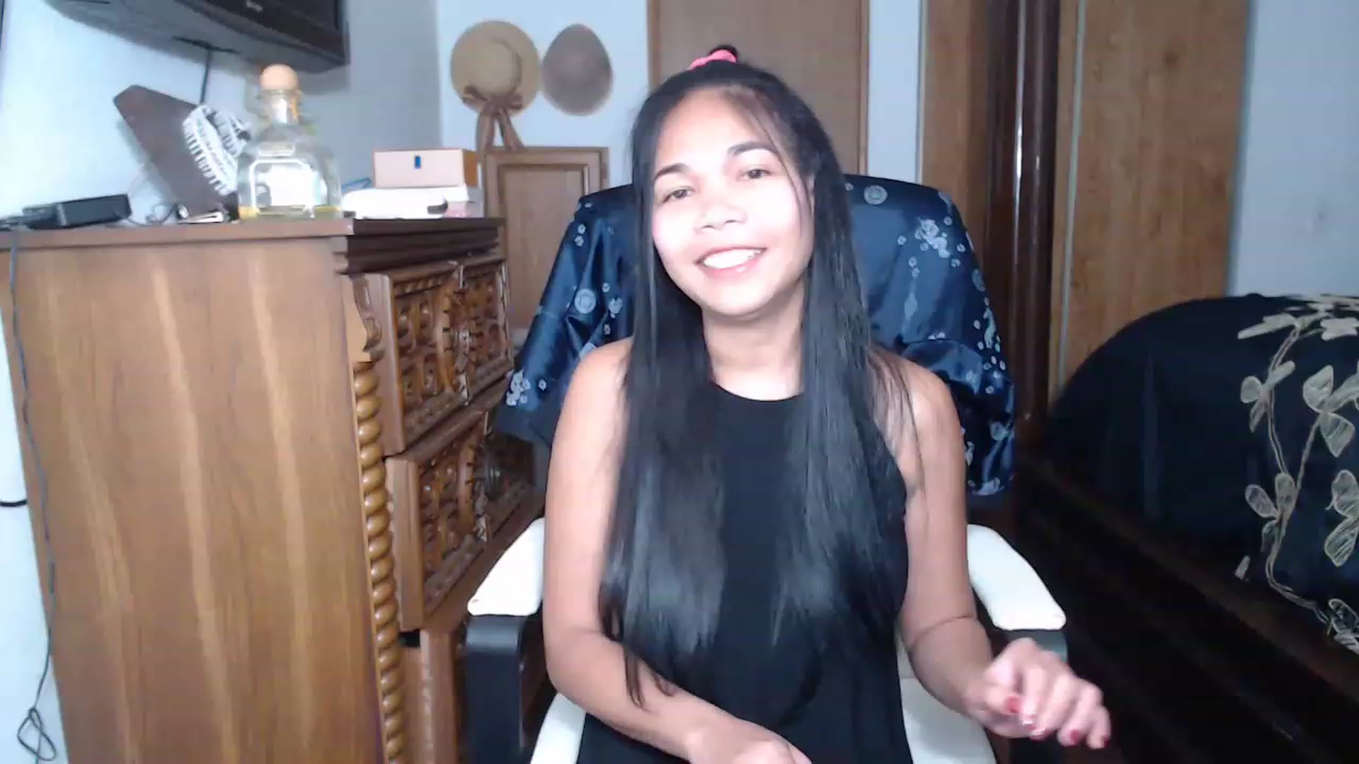 Gallery image thumbnail from Littlekai2023's myfreecams stream on, 05/02/2023, 24:34 image 1 of 20