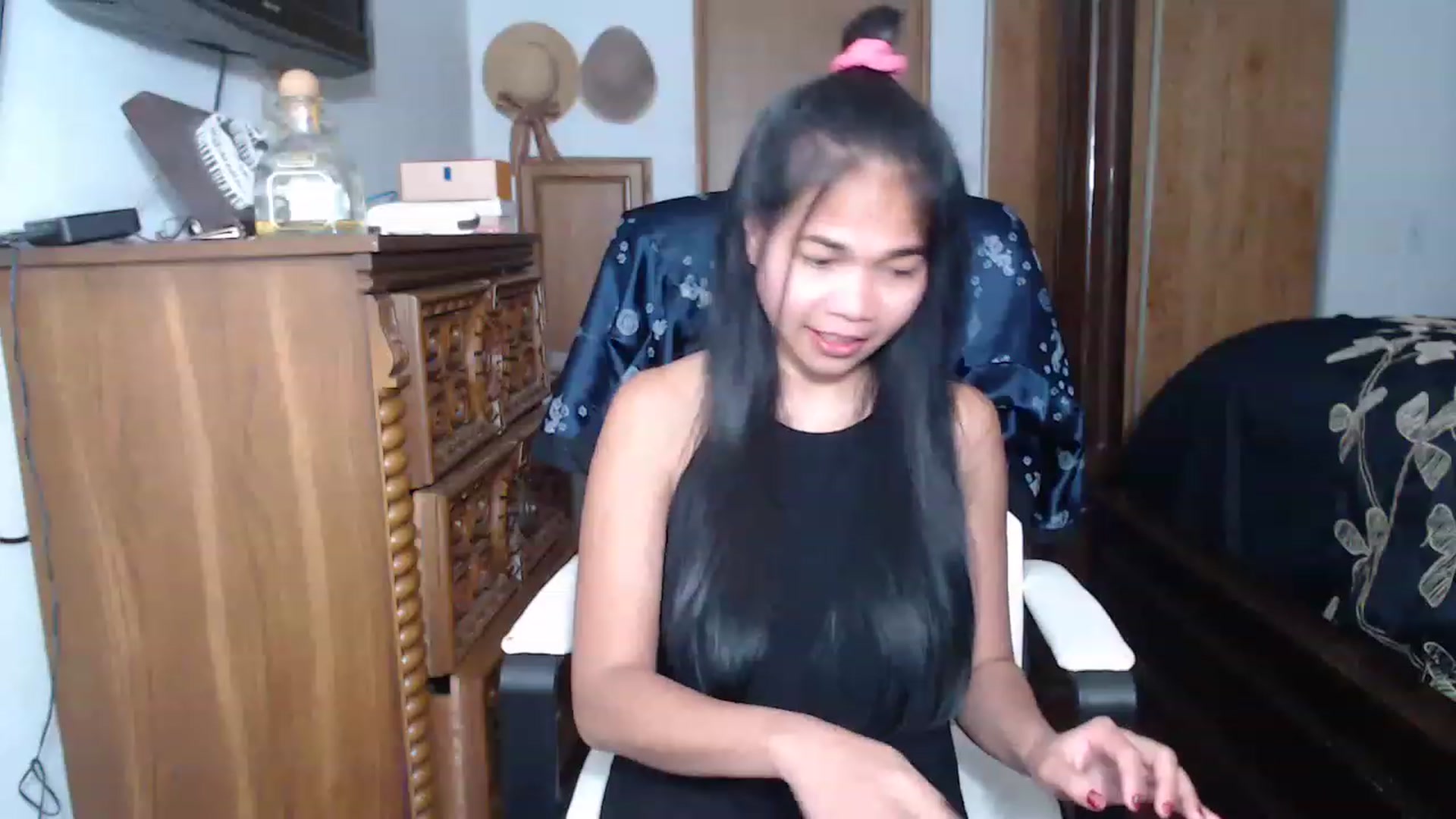 Gallery image thumbnail from Littlekai2023's myfreecams stream on, 05/02/2023, 24:34 image 4 of 20