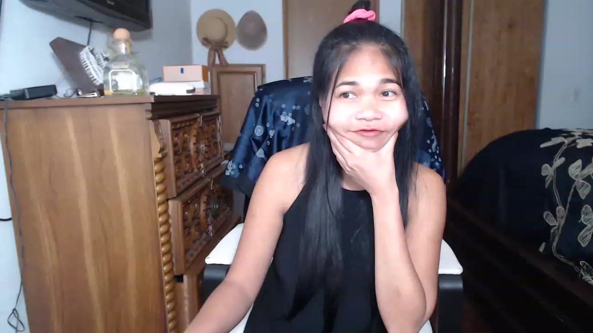 Gallery image thumbnail from Littlekai2023's myfreecams stream on, 05/02/2023, 24:34 image 19 of 20