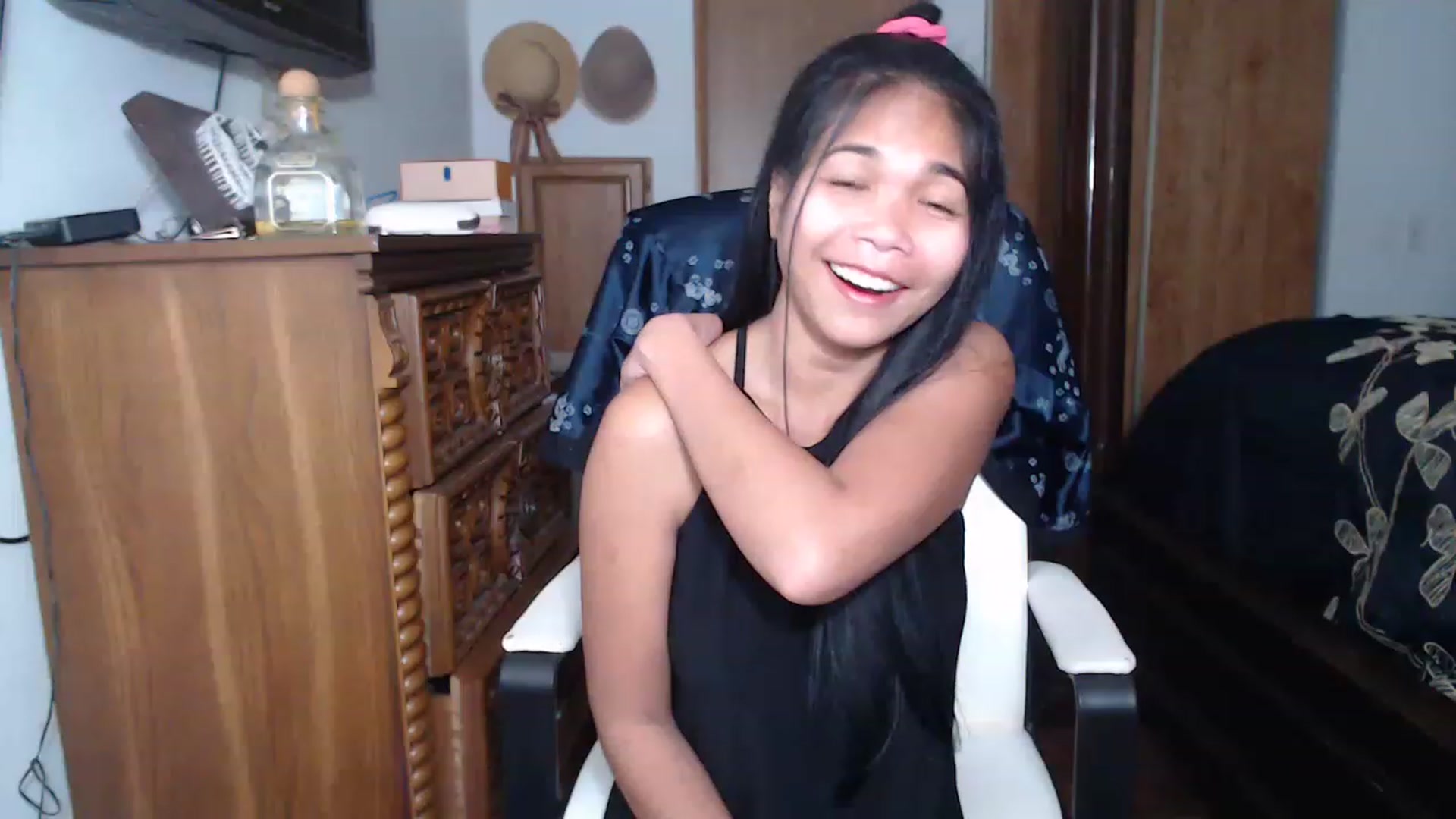 Gallery image thumbnail from Littlekai2023's myfreecams stream on, 05/02/2023, 24:34 image 5 of 20
