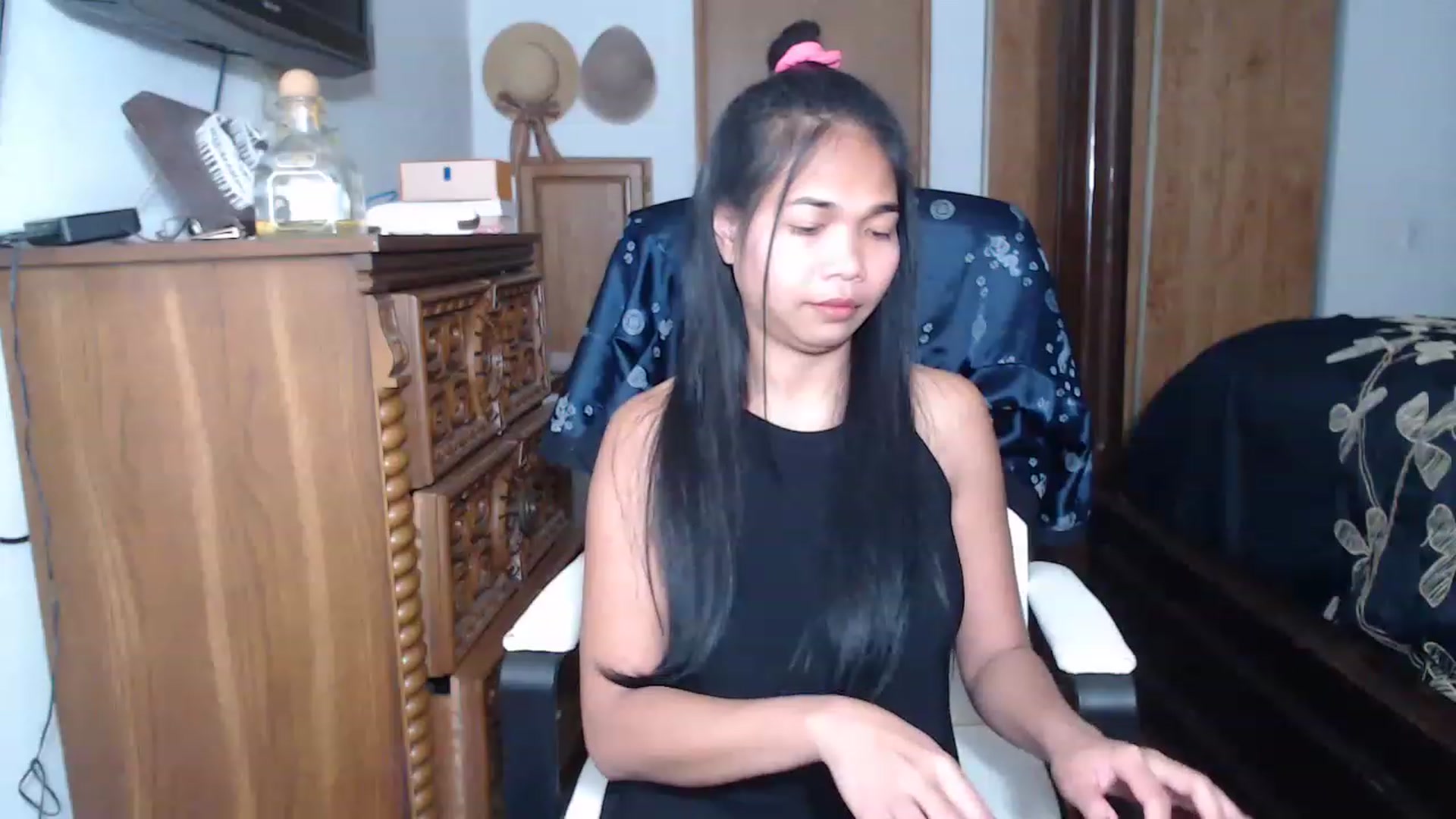 Gallery image thumbnail from Littlekai2023's myfreecams stream on, 05/02/2023, 24:34 image 7 of 20