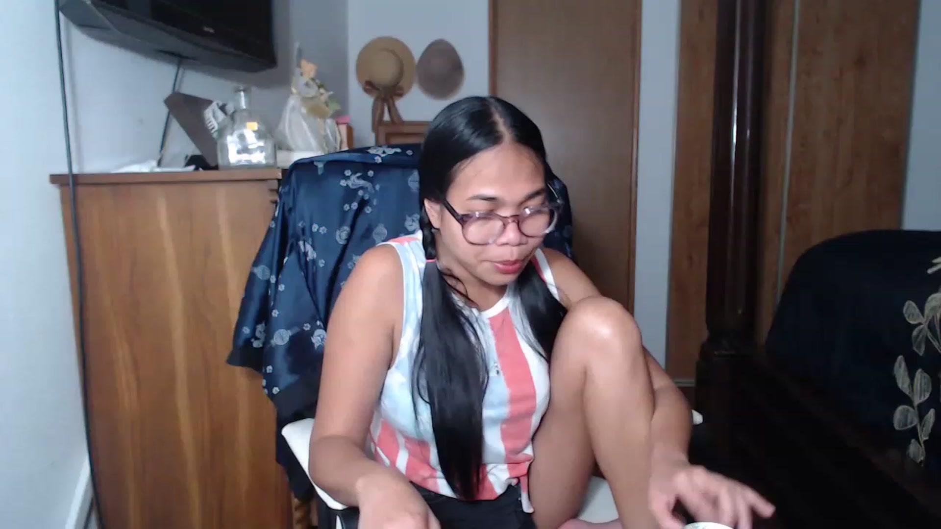 Gallery image thumbnail from Littlekai2023's myfreecams stream on, 05/11/2023, 23:58 image 1 of 20