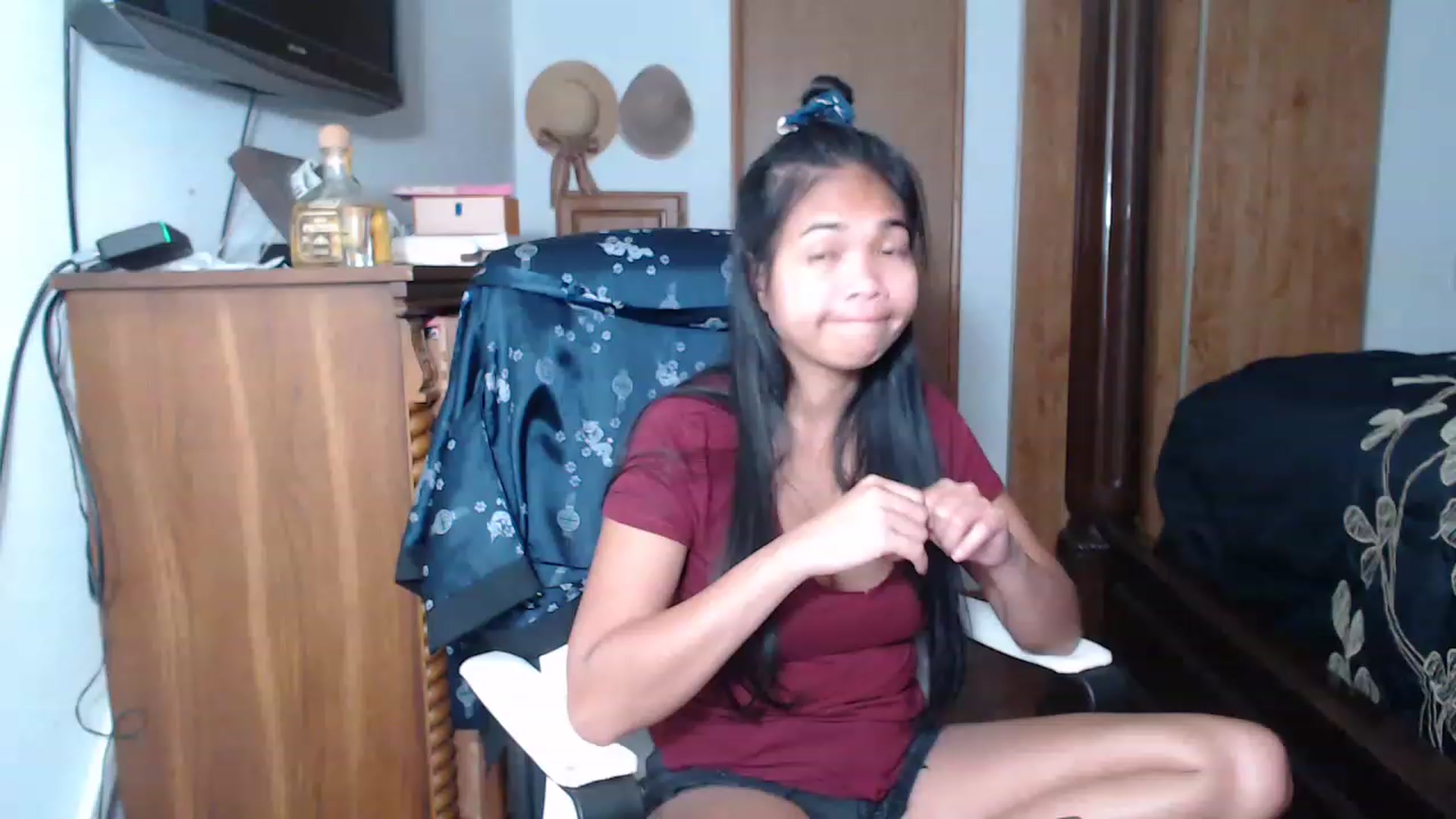 Gallery image thumbnail from Littlekai2023's myfreecams stream on, 05/12/2023, 22:37 image 11 of 20