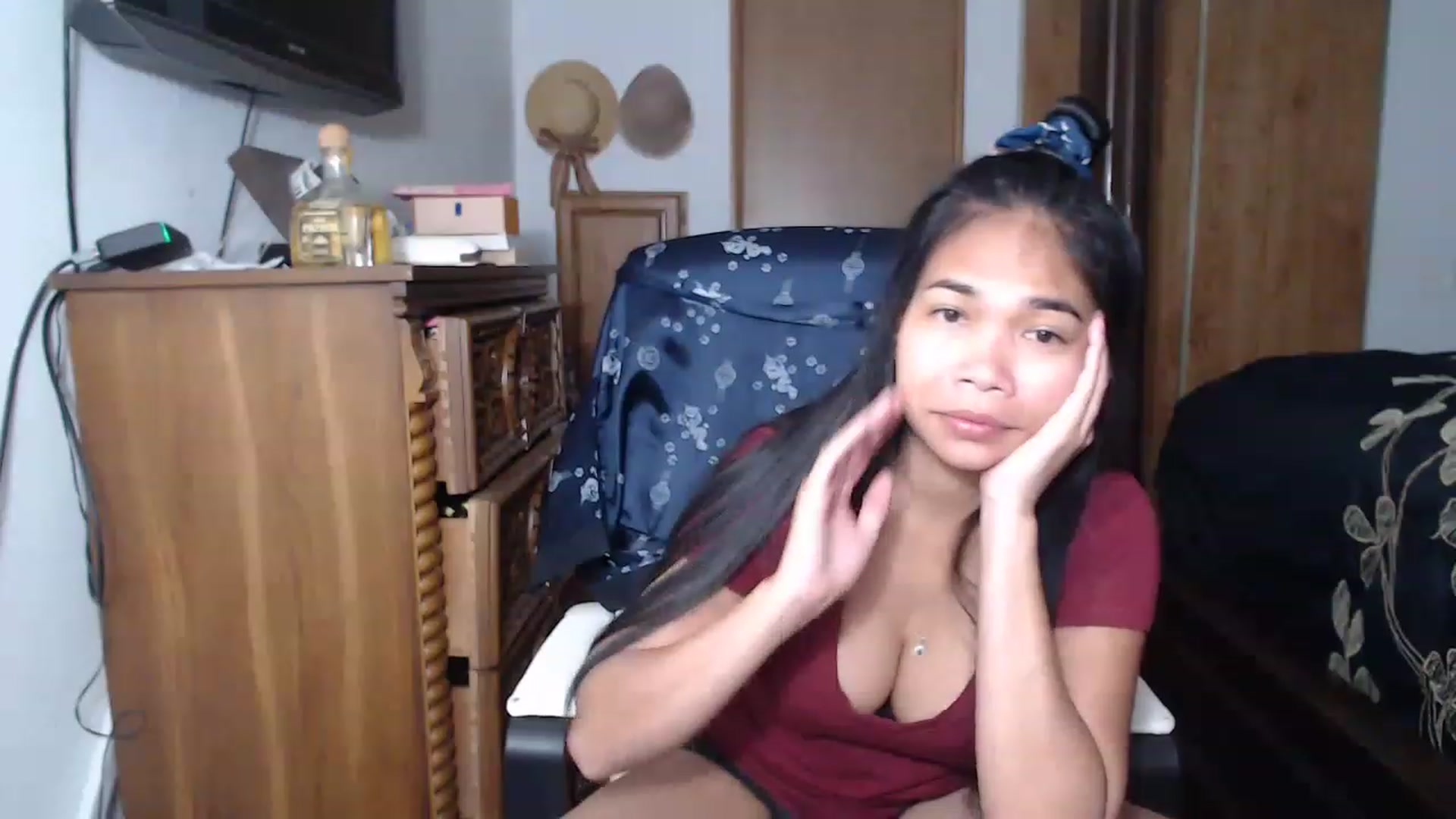 Gallery image thumbnail from Littlekai2023's myfreecams stream on, 05/12/2023, 22:37 image 9 of 20