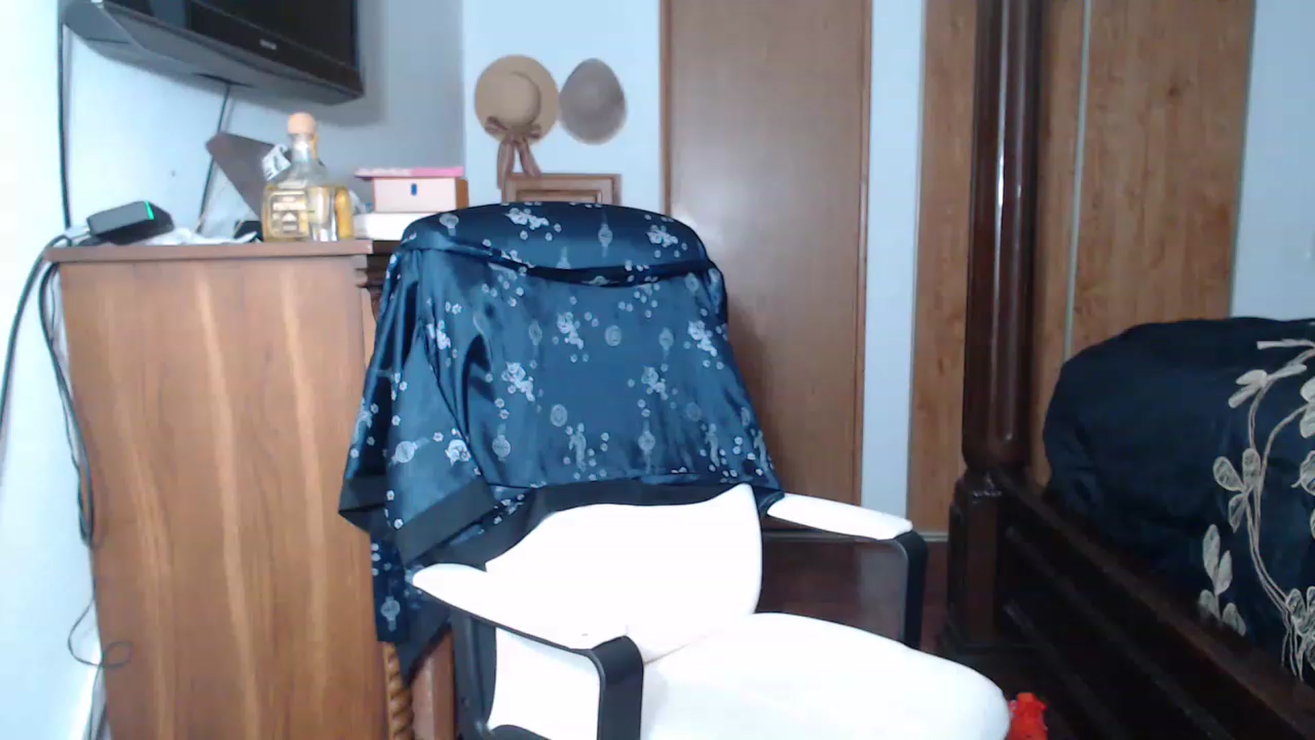 Gallery image thumbnail from Littlekai2023's myfreecams stream on, 05/12/2023, 22:37 image 17 of 20