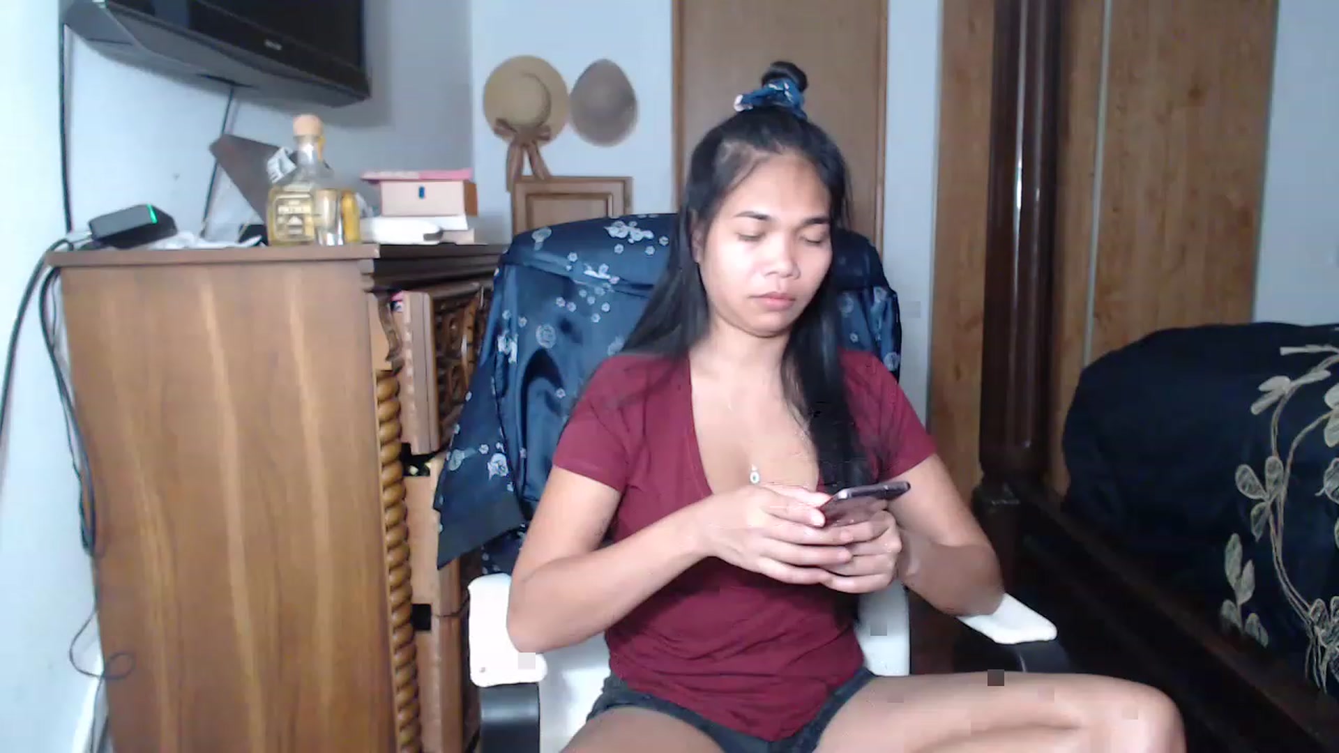 Gallery image thumbnail from Littlekai2023's myfreecams stream on, 05/12/2023, 22:37 image 8 of 20