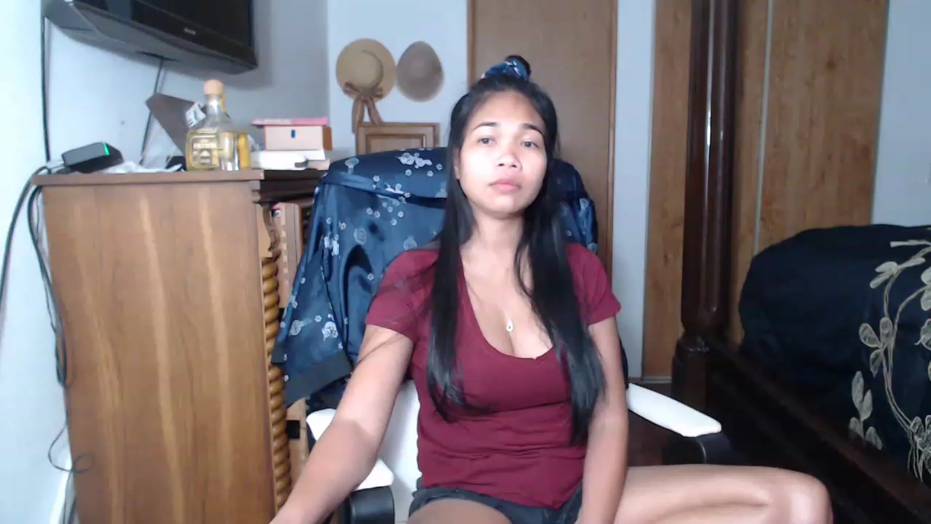 Gallery image thumbnail from Littlekai2023's myfreecams stream on, 05/12/2023, 22:37 image 10 of 20