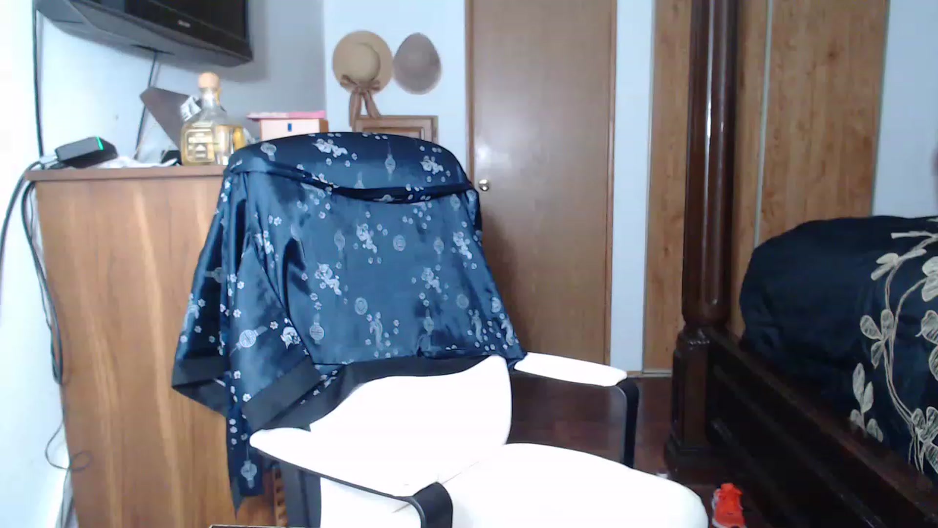 Gallery image thumbnail from Littlekai2023's myfreecams stream on, 05/13/2023, 24:29 image 12 of 20