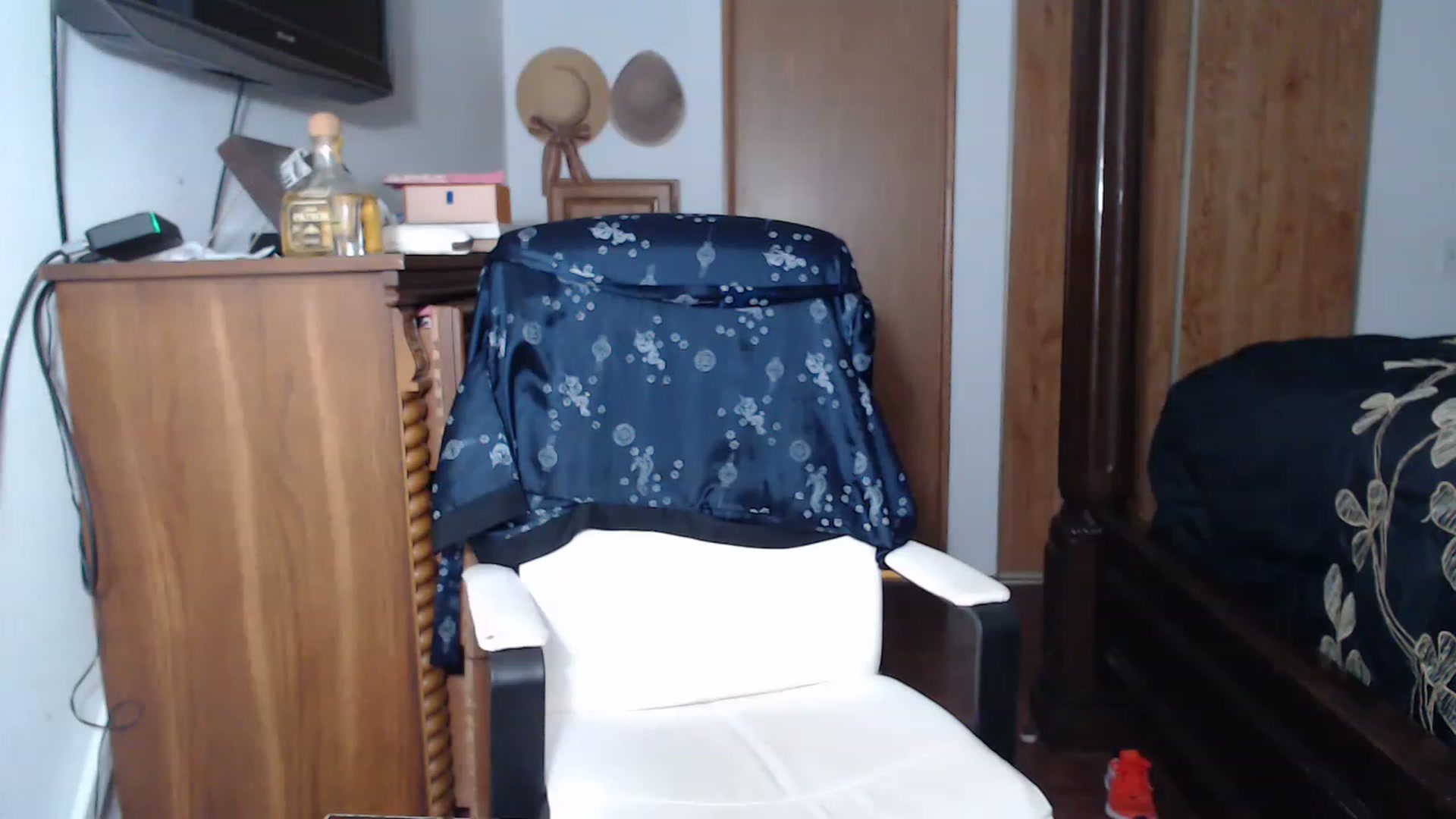Gallery image thumbnail from Littlekai2023's myfreecams stream on, 05/13/2023, 24:29 image 6 of 20