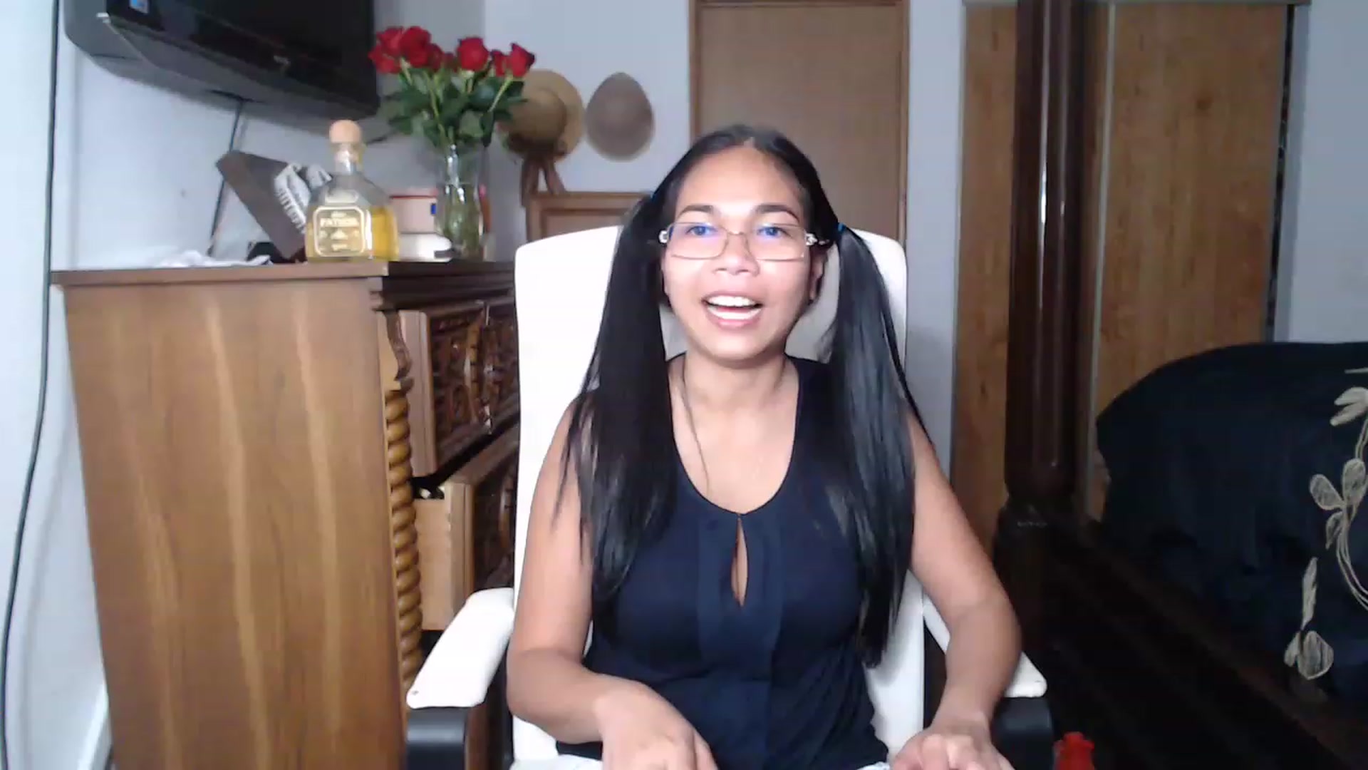Gallery image thumbnail from Littlekai2023's myfreecams stream on, 05/14/2023, 24:32 image 5 of 20