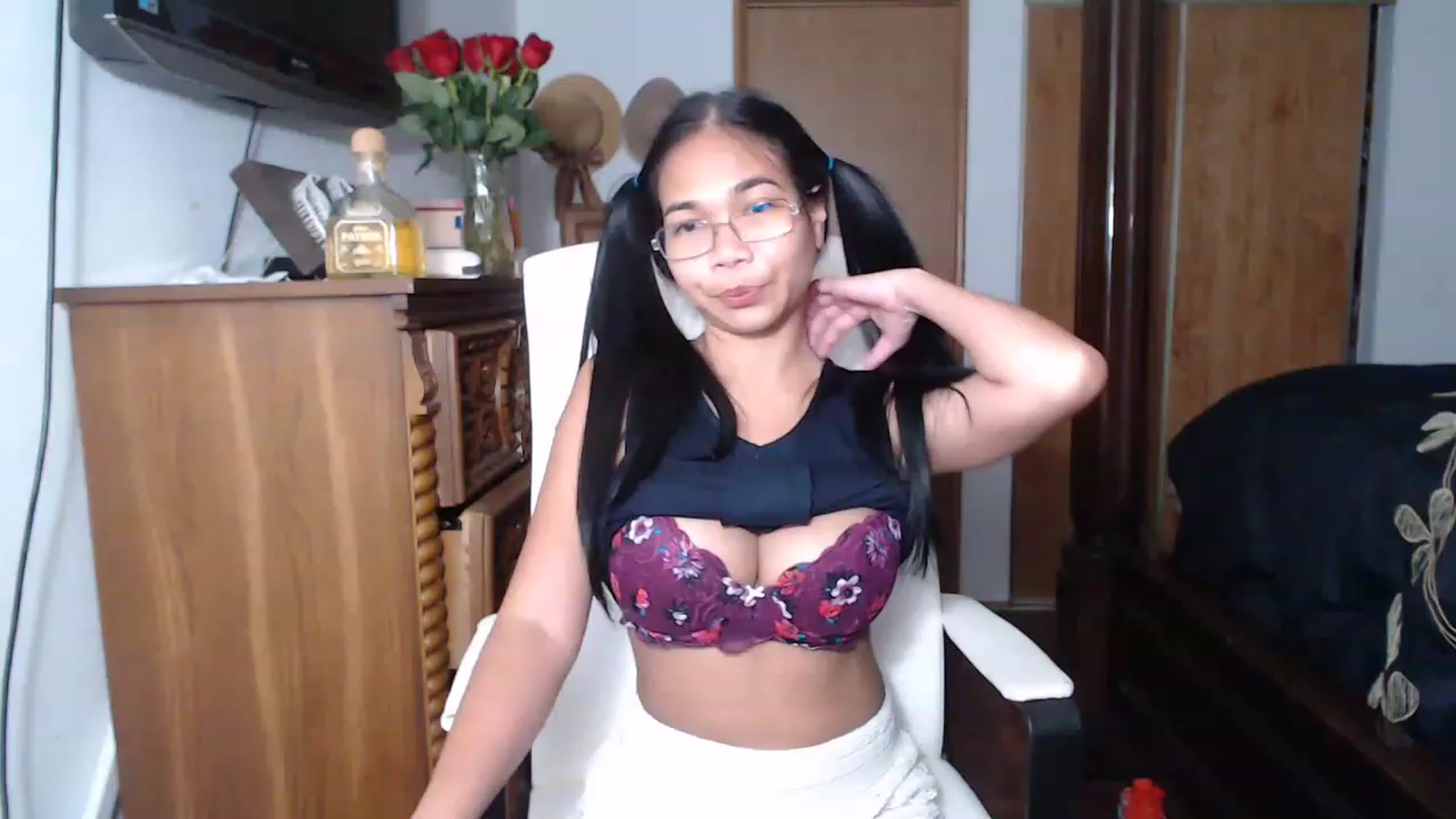Gallery image thumbnail from Littlekai2023's myfreecams stream on, 05/14/2023, 24:32 image 7 of 20