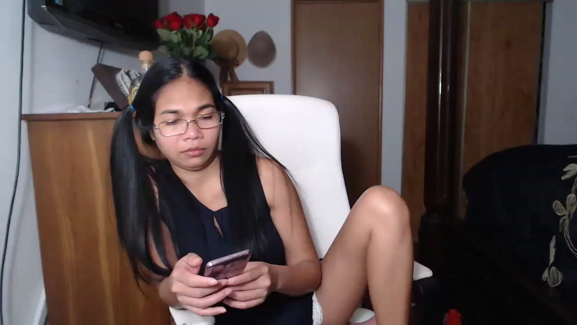Gallery image thumbnail from Littlekai2023's myfreecams stream on, 05/14/2023, 24:32 image 15 of 20