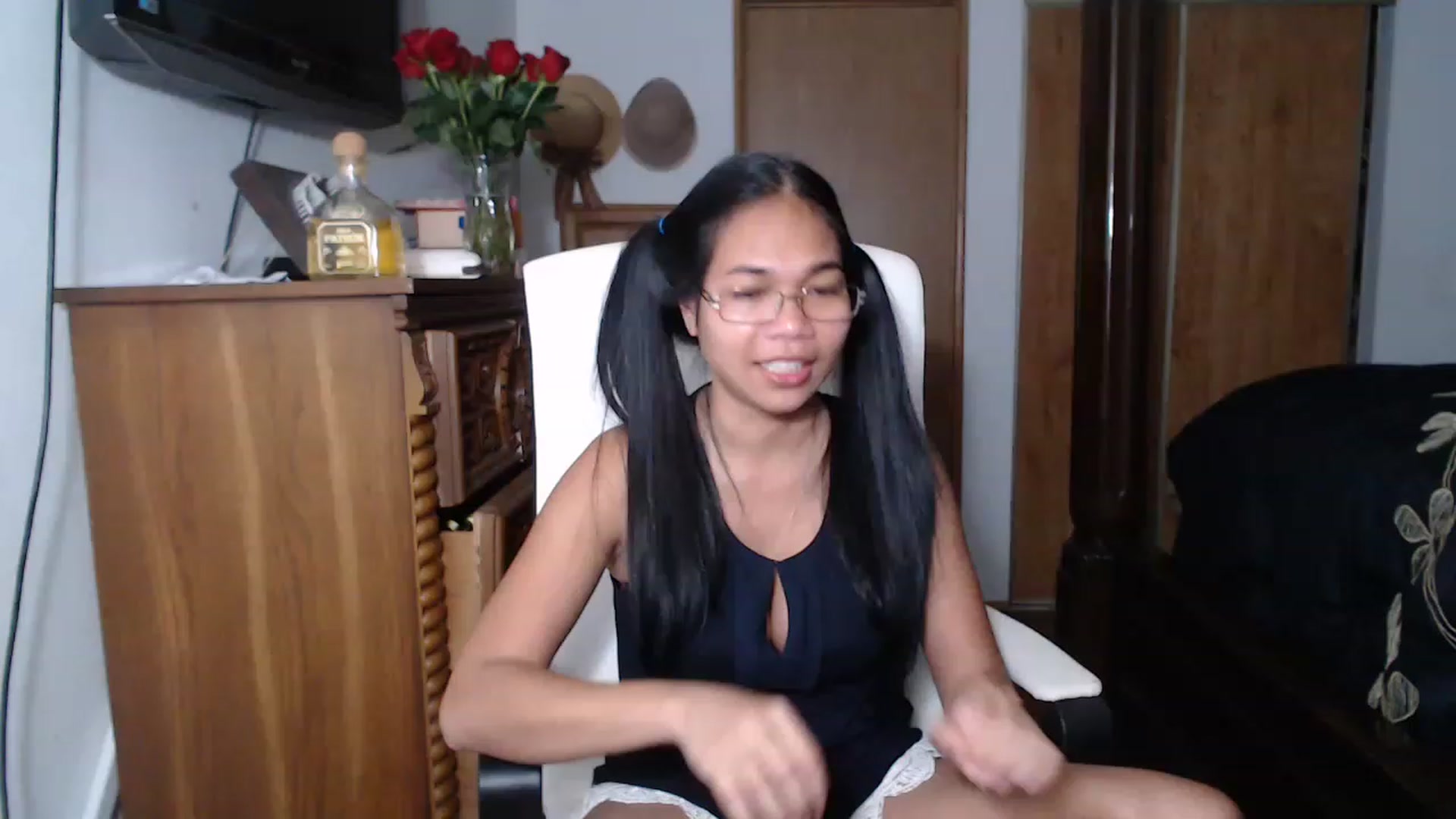 Gallery image thumbnail from Littlekai2023's myfreecams stream on, 05/14/2023, 24:32 image 4 of 20