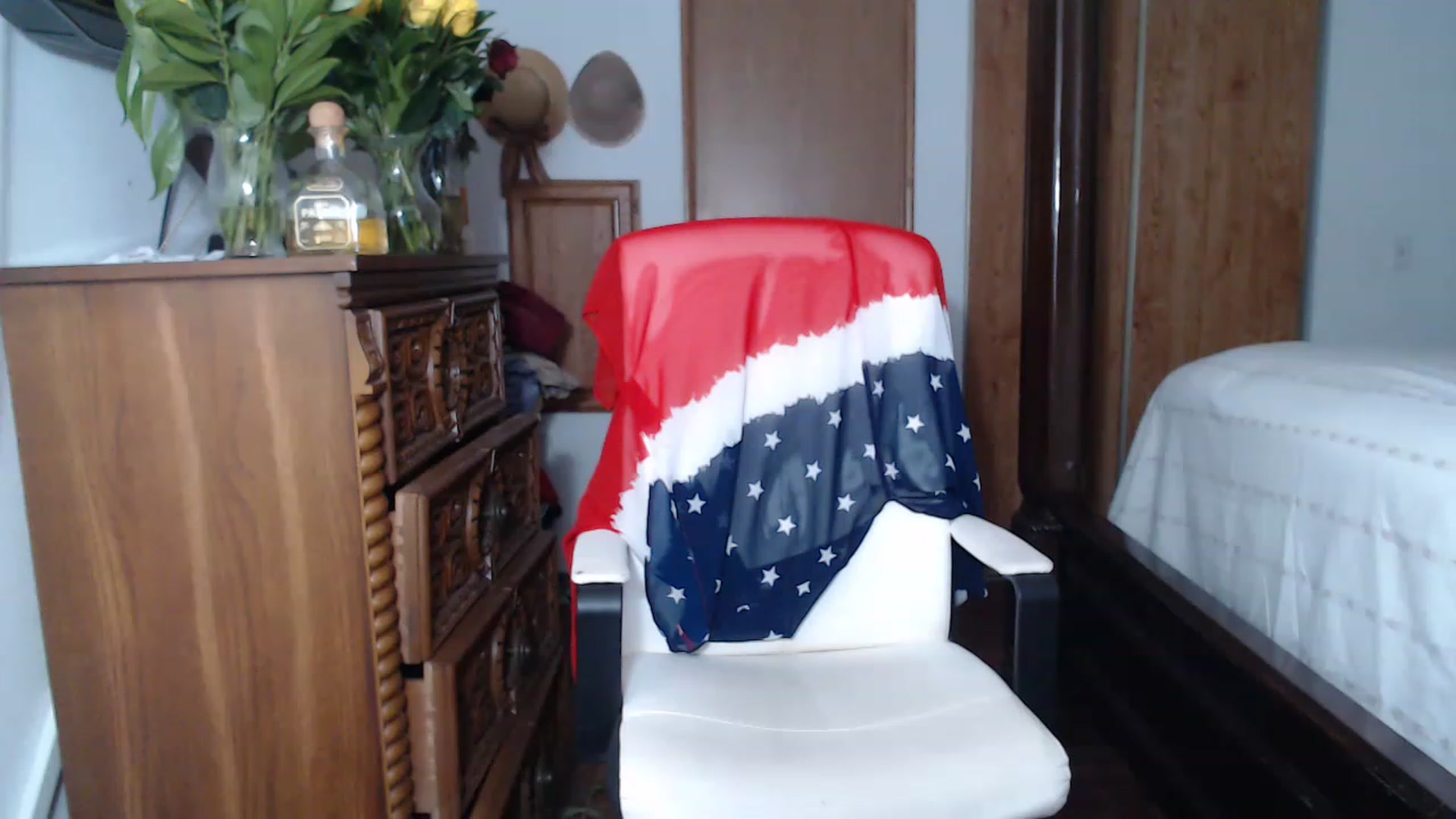 Gallery image thumbnail from Littlekai2023's myfreecams stream on, 05/19/2023, 24:00 image 8 of 20
