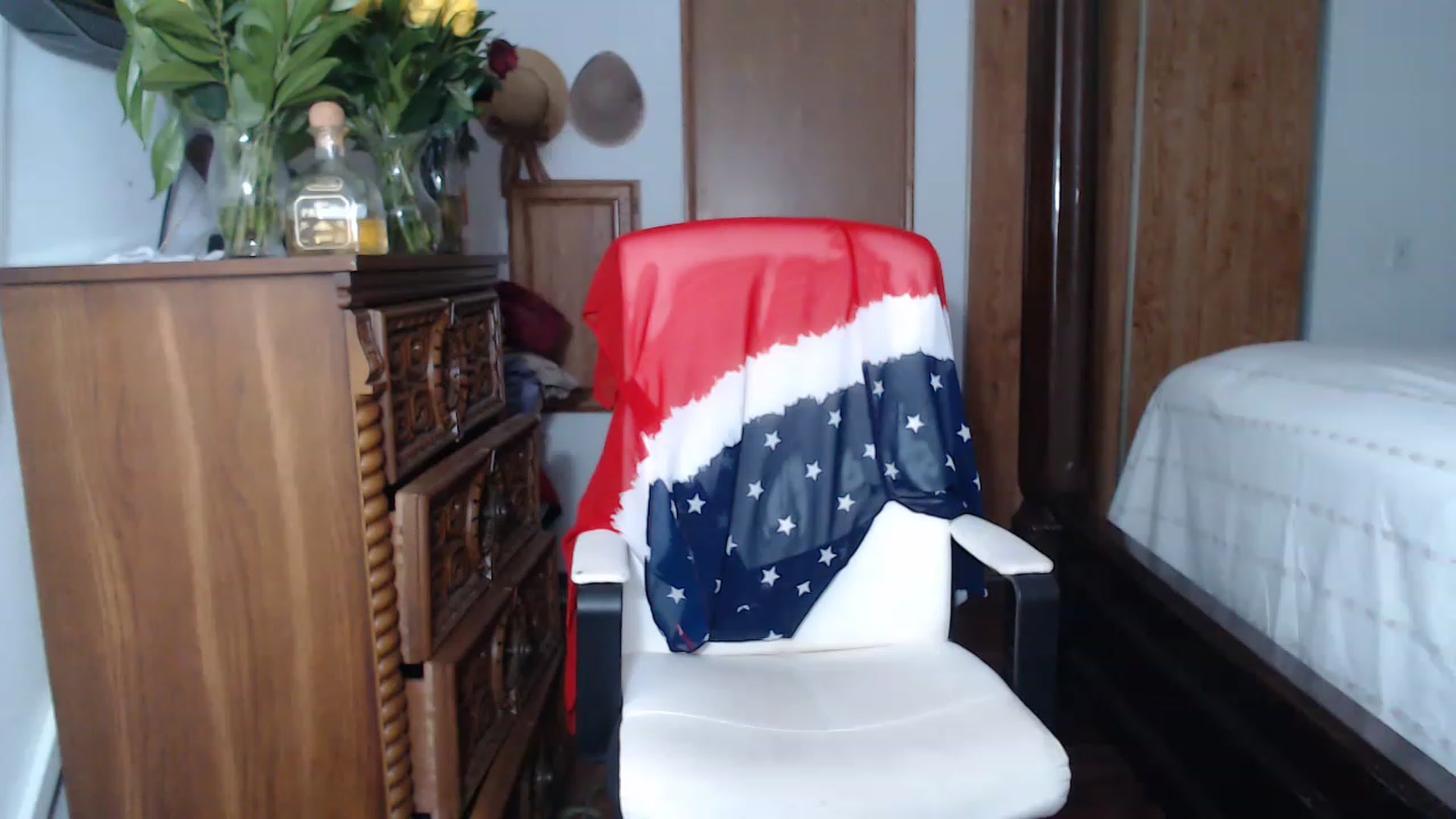 Gallery image thumbnail from Littlekai2023's myfreecams stream on, 05/19/2023, 24:00 image 1 of 20