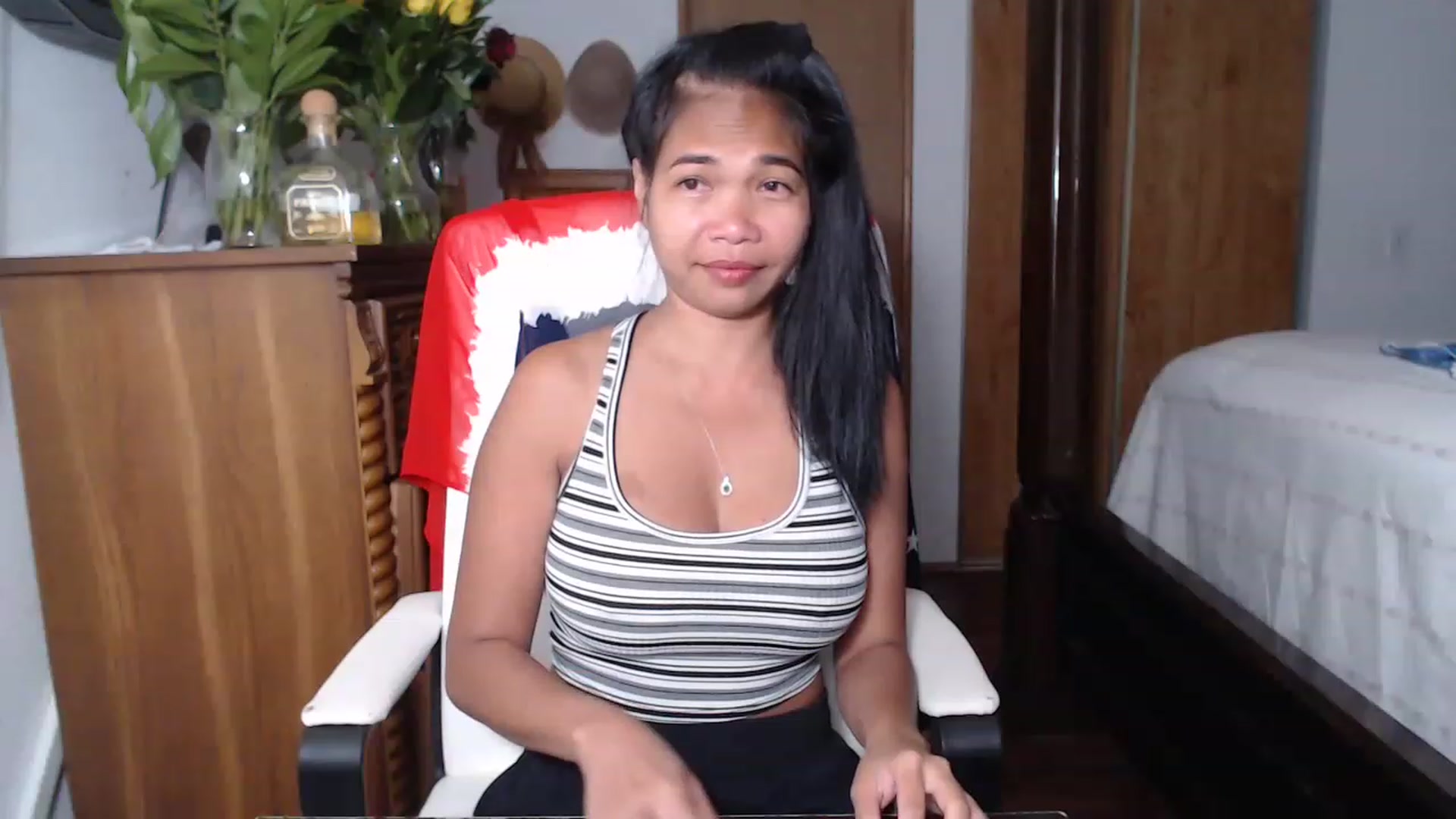 Gallery image thumbnail from Littlekai2023's myfreecams stream on, 05/19/2023, 04:44 image 8 of 20