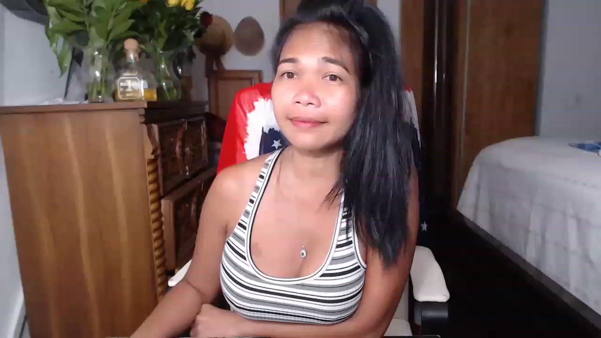 Gallery image thumbnail from Littlekai2023's myfreecams stream on, 05/19/2023, 04:44 image 10 of 20