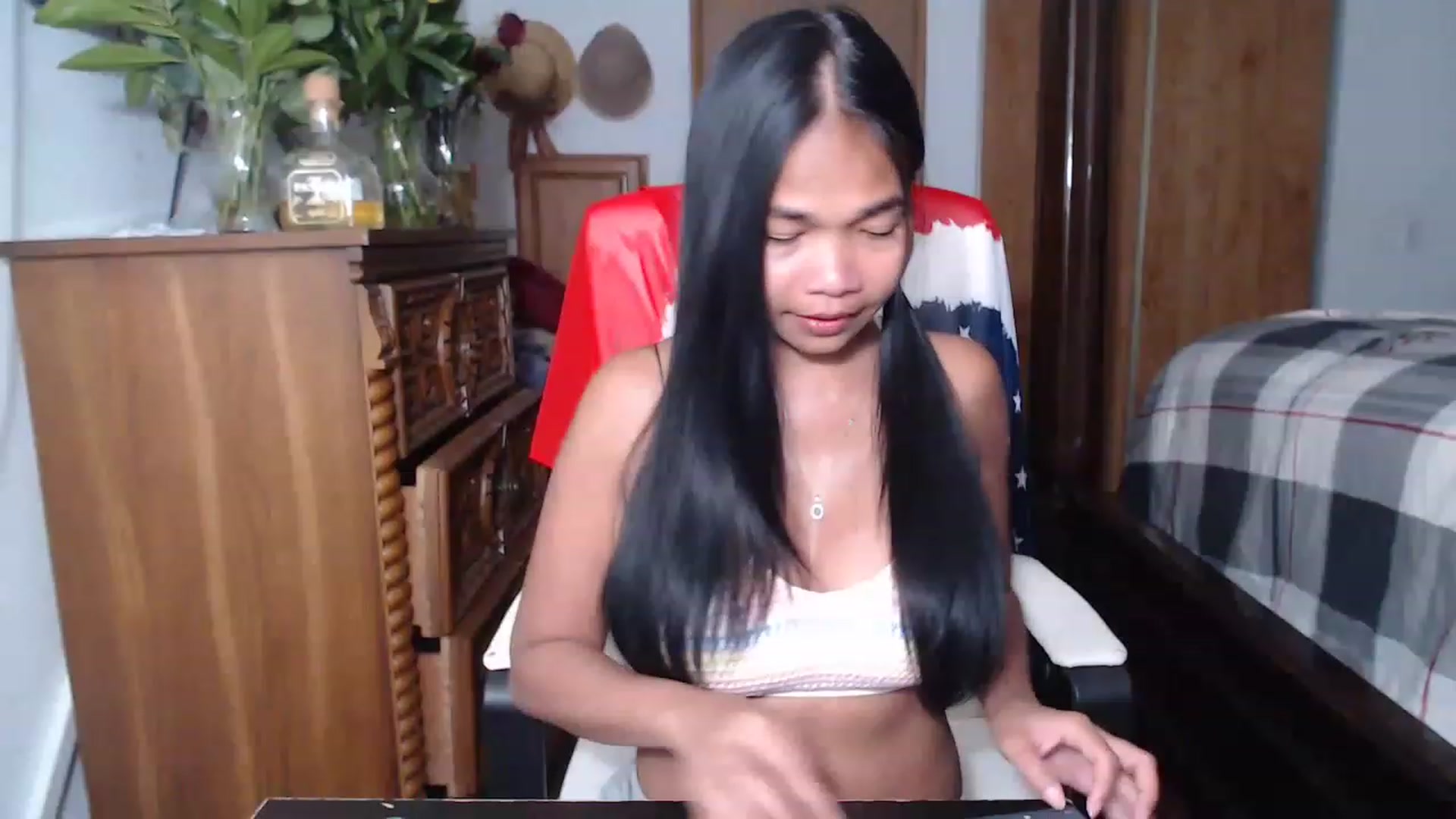 Gallery image thumbnail from Littlekai2023's myfreecams stream on, 05/20/2023, 01:01 image 14 of 20