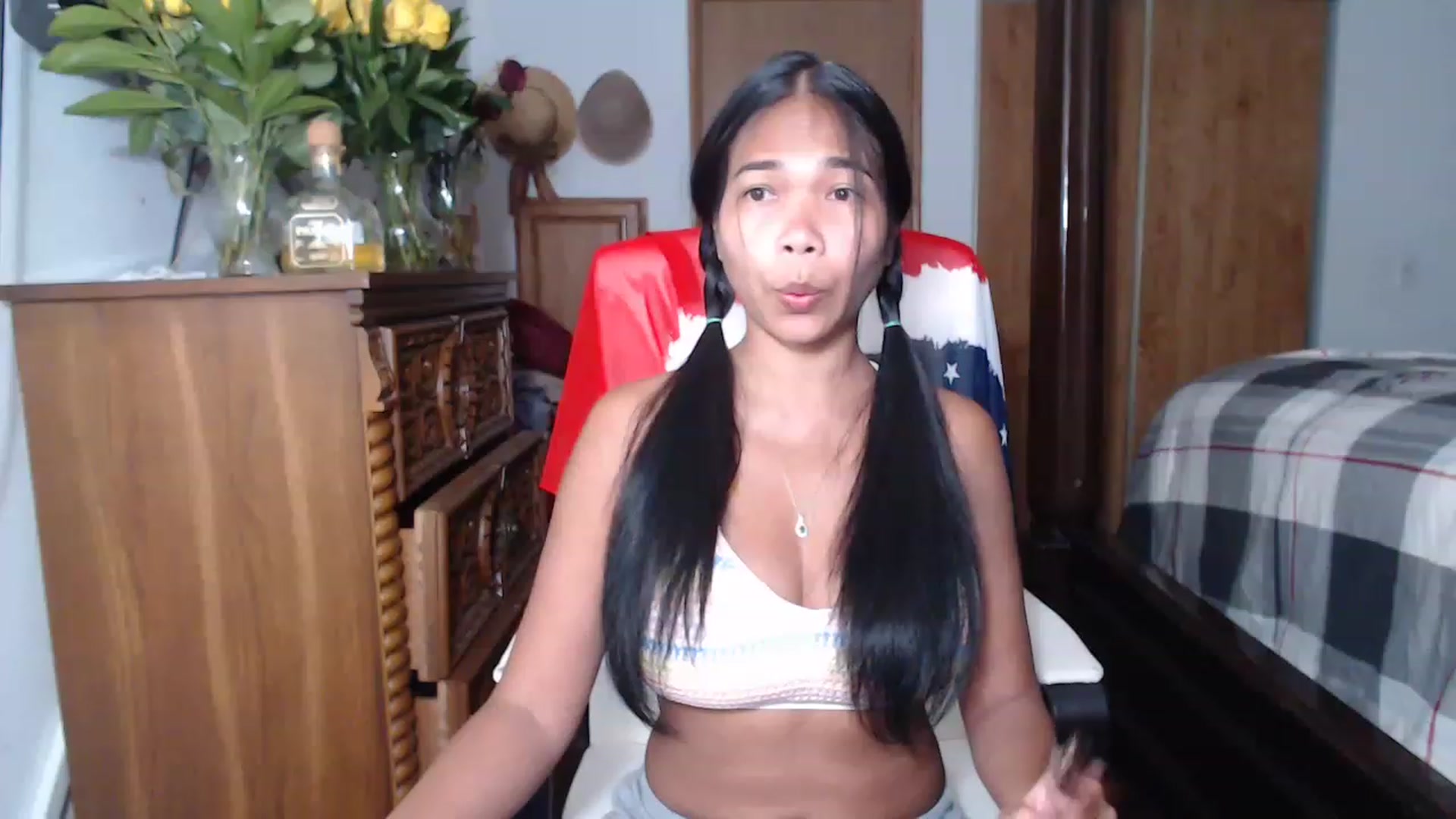 Gallery image thumbnail from Littlekai2023's myfreecams stream on, 05/20/2023, 01:01 image 16 of 20