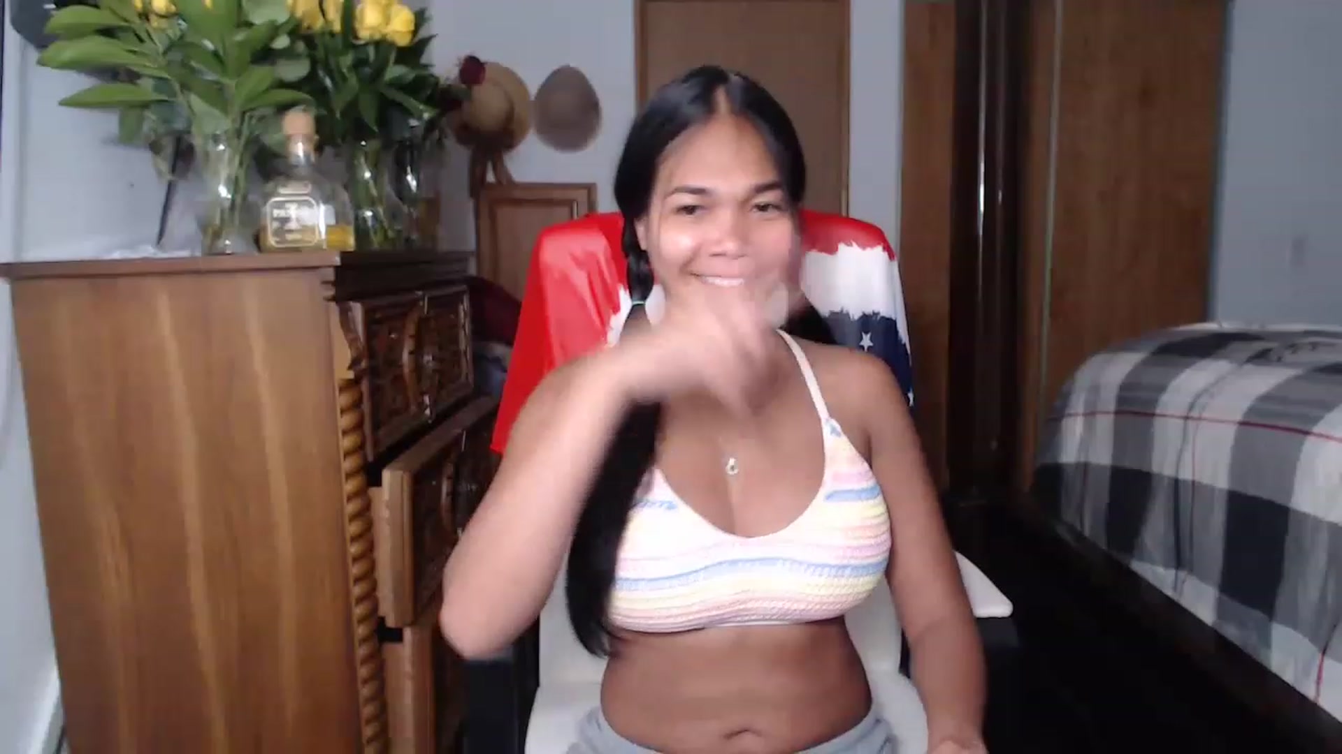 Gallery image thumbnail from Littlekai2023's myfreecams stream on, 05/20/2023, 01:01 image 18 of 20