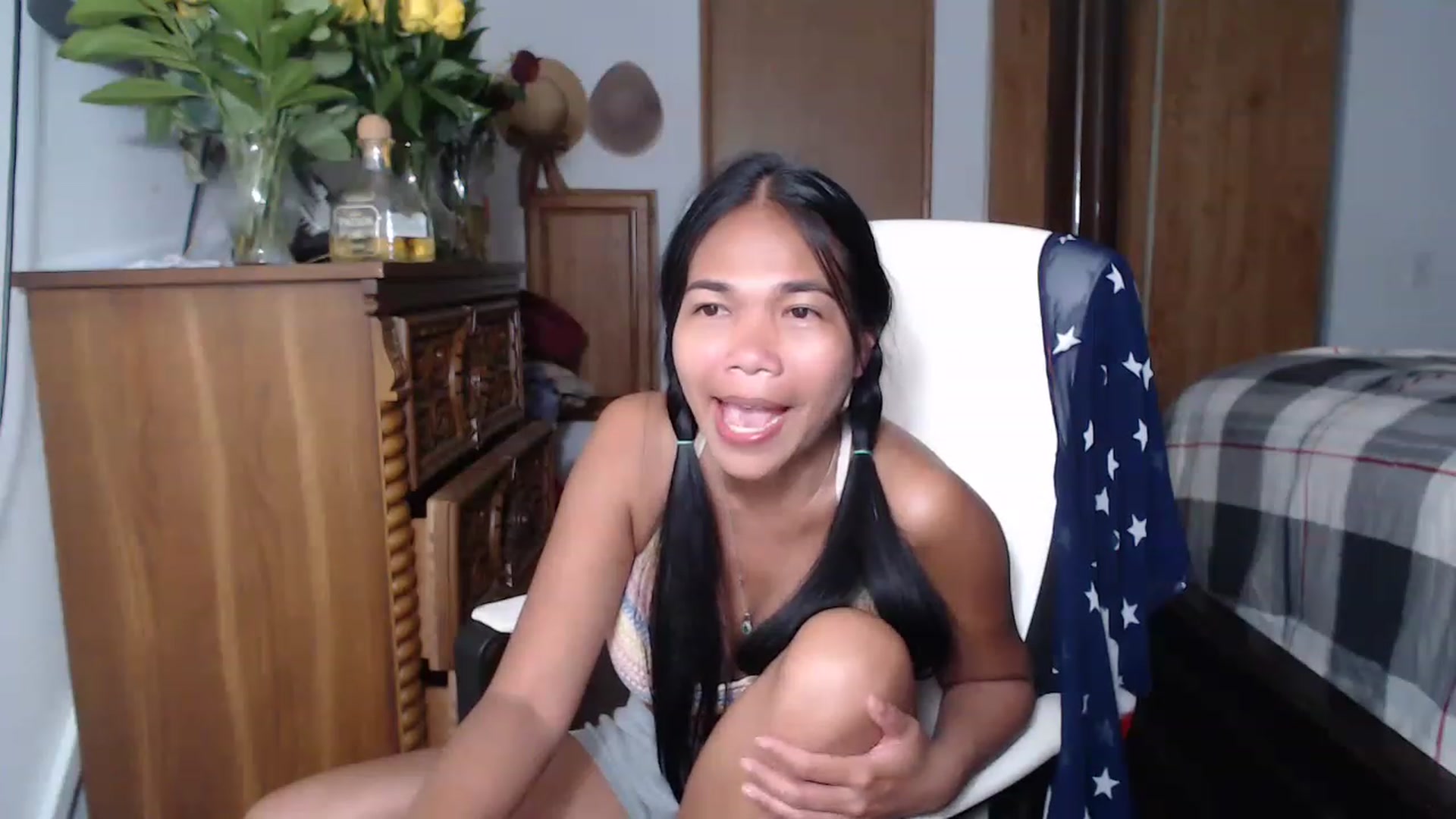 Gallery image thumbnail from Littlekai2023's myfreecams stream on, 05/20/2023, 04:00 image 18 of 20
